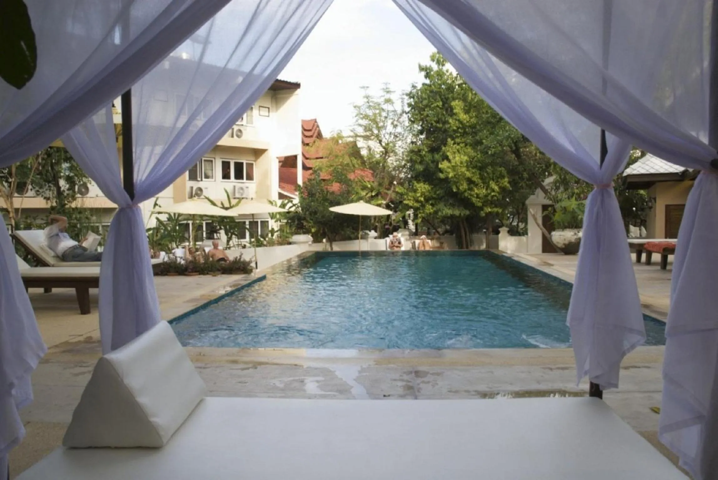 Swimming pool in Changpuak Hotel