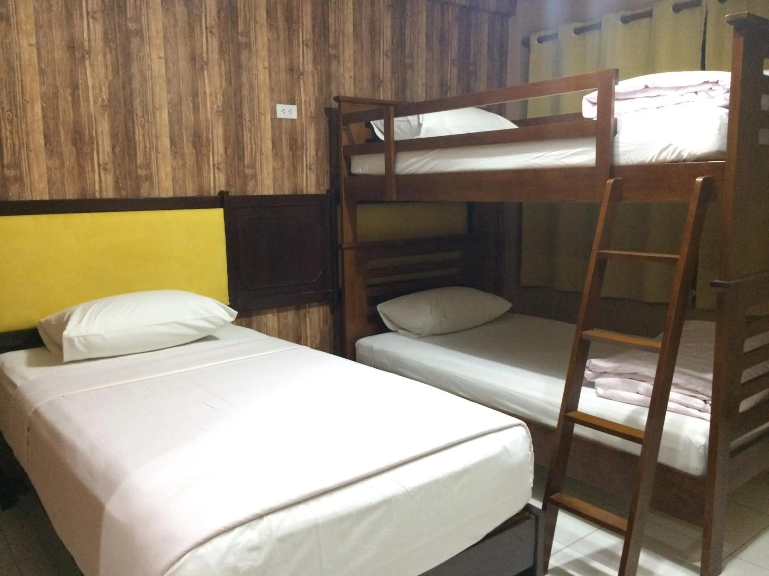 Bed in Changpuak Hotel