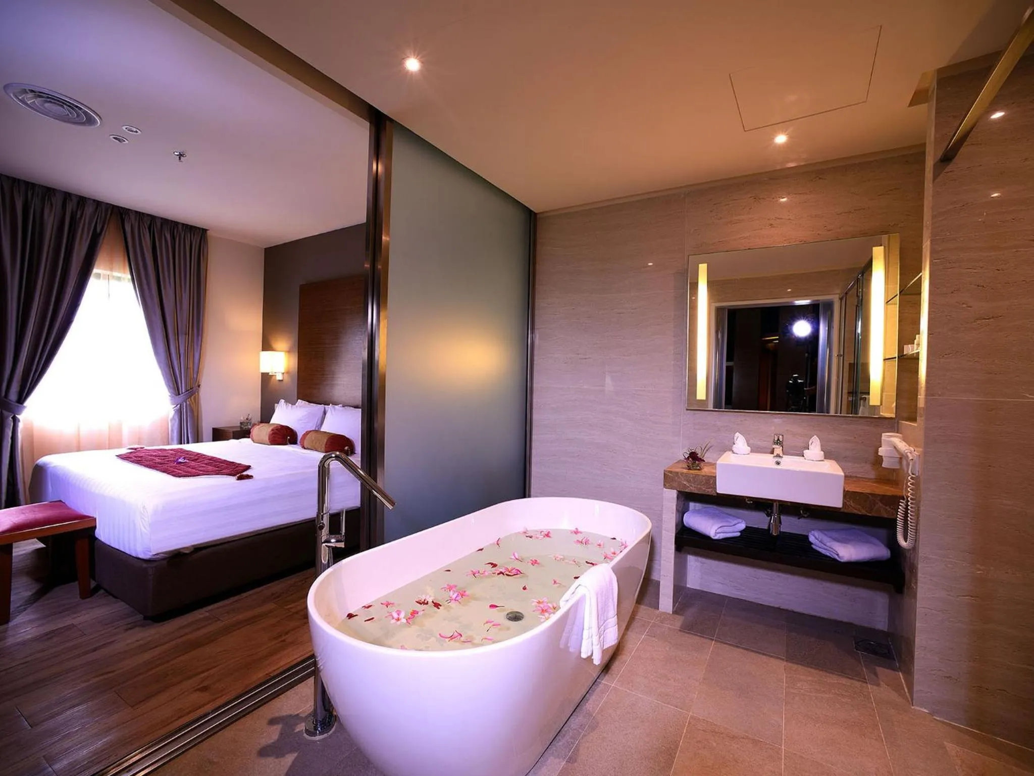 Shower, Bed in Bella Vista Waterfront Resort, Kuah Langkawi