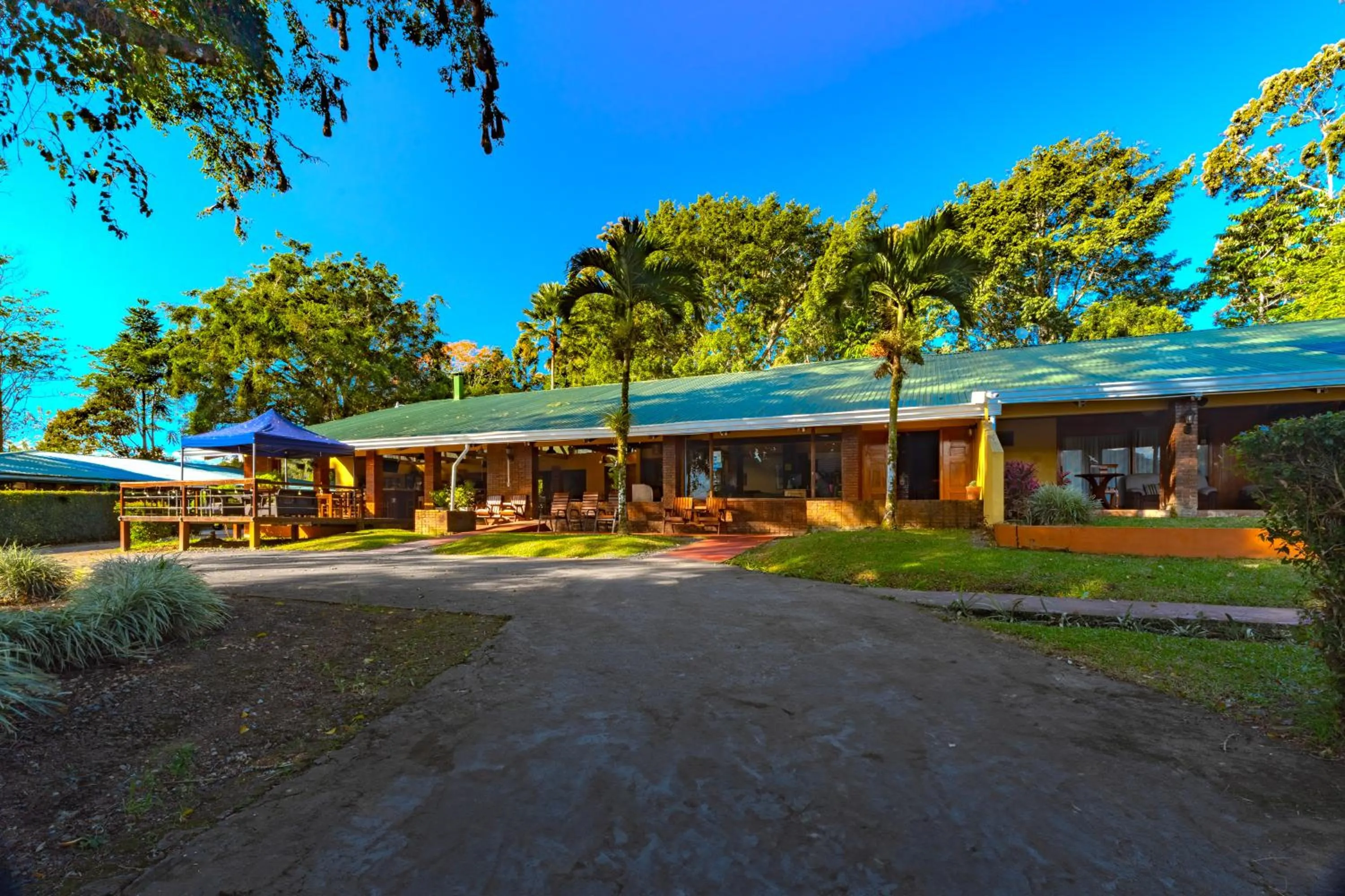 Property building in Hotel Villa Florencia