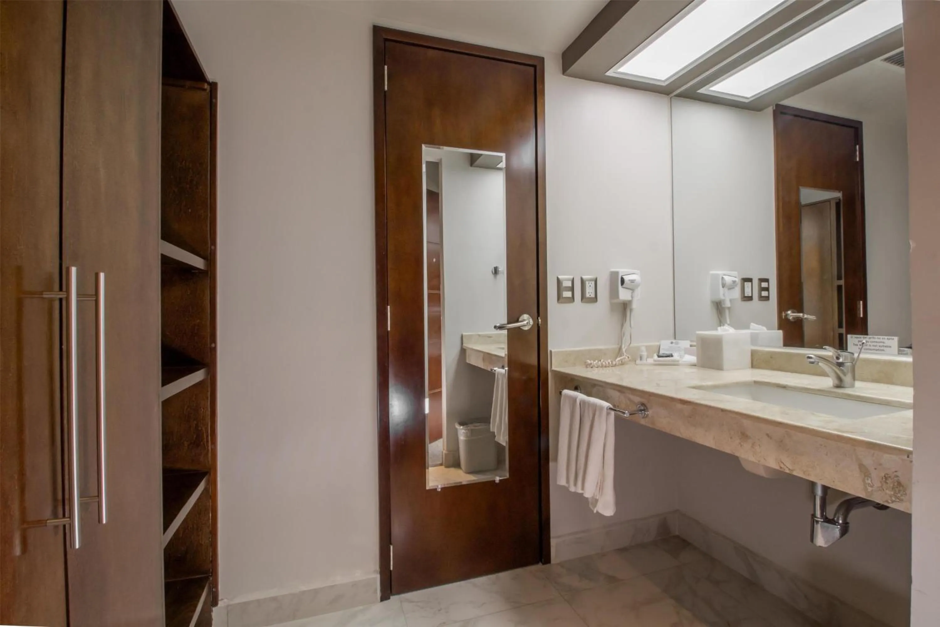 Bathroom in Best Western Plus Santa Cecilia Pachuca