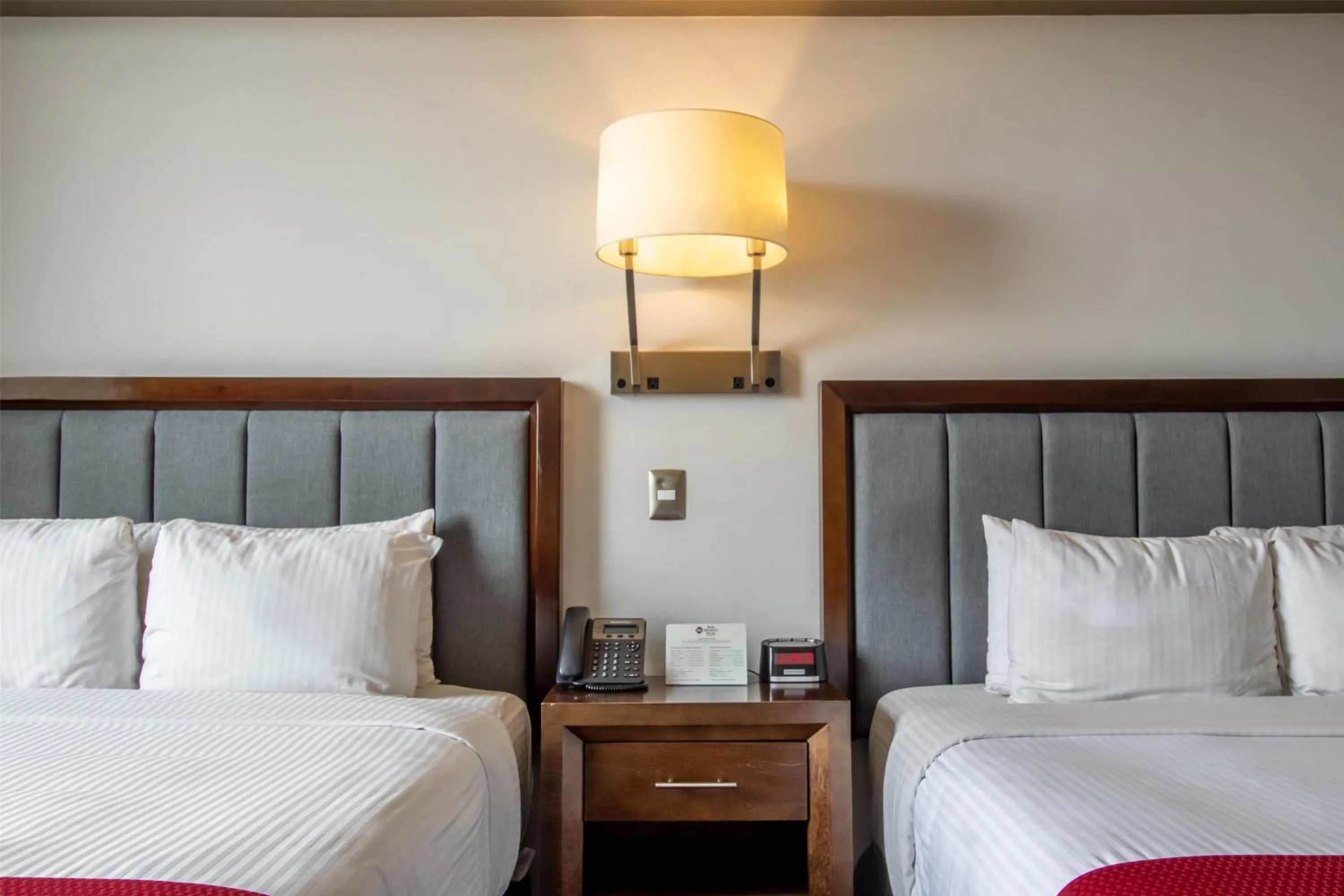 Bedroom, Bed in Best Western Plus Santa Cecilia Pachuca