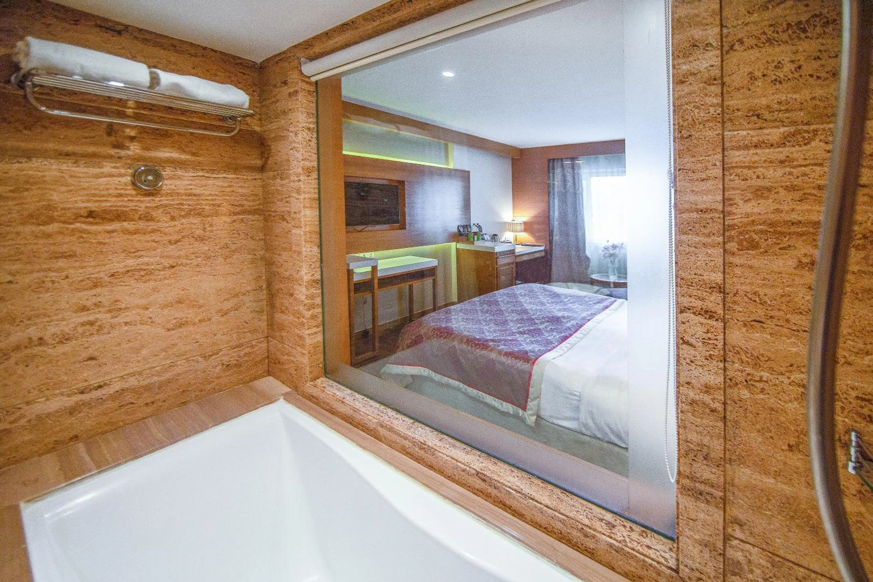 Bathroom, Bed in Hotel Bawa International