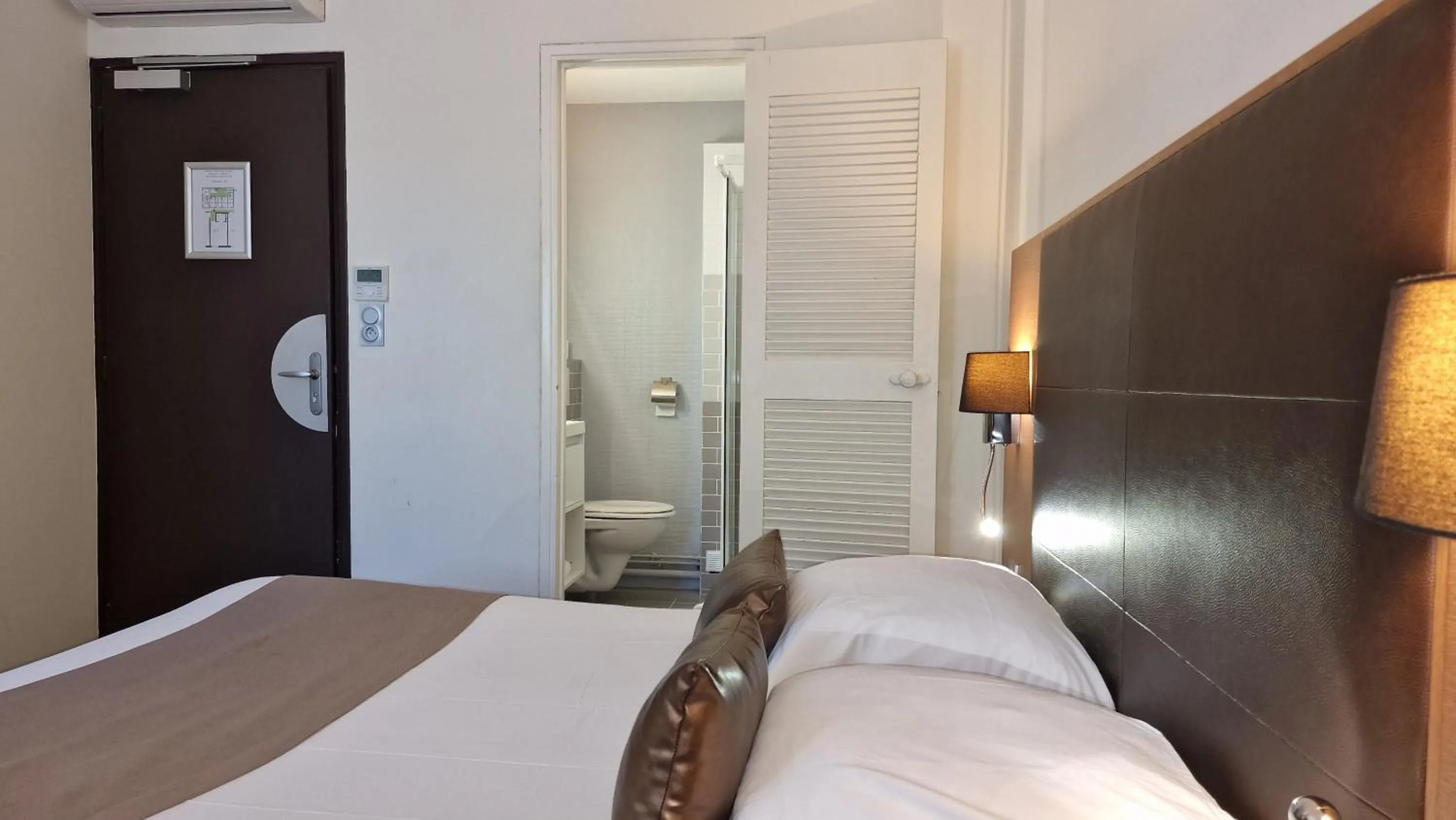 Photo of the whole room, Bed in Hotel Restaurant du Centre et du Lauragais