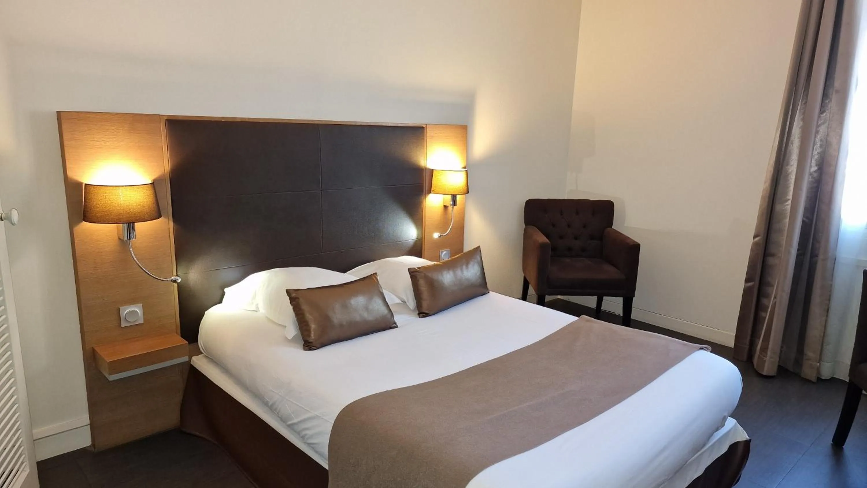 Photo of the whole room, Bed in Hotel Restaurant du Centre et du Lauragais