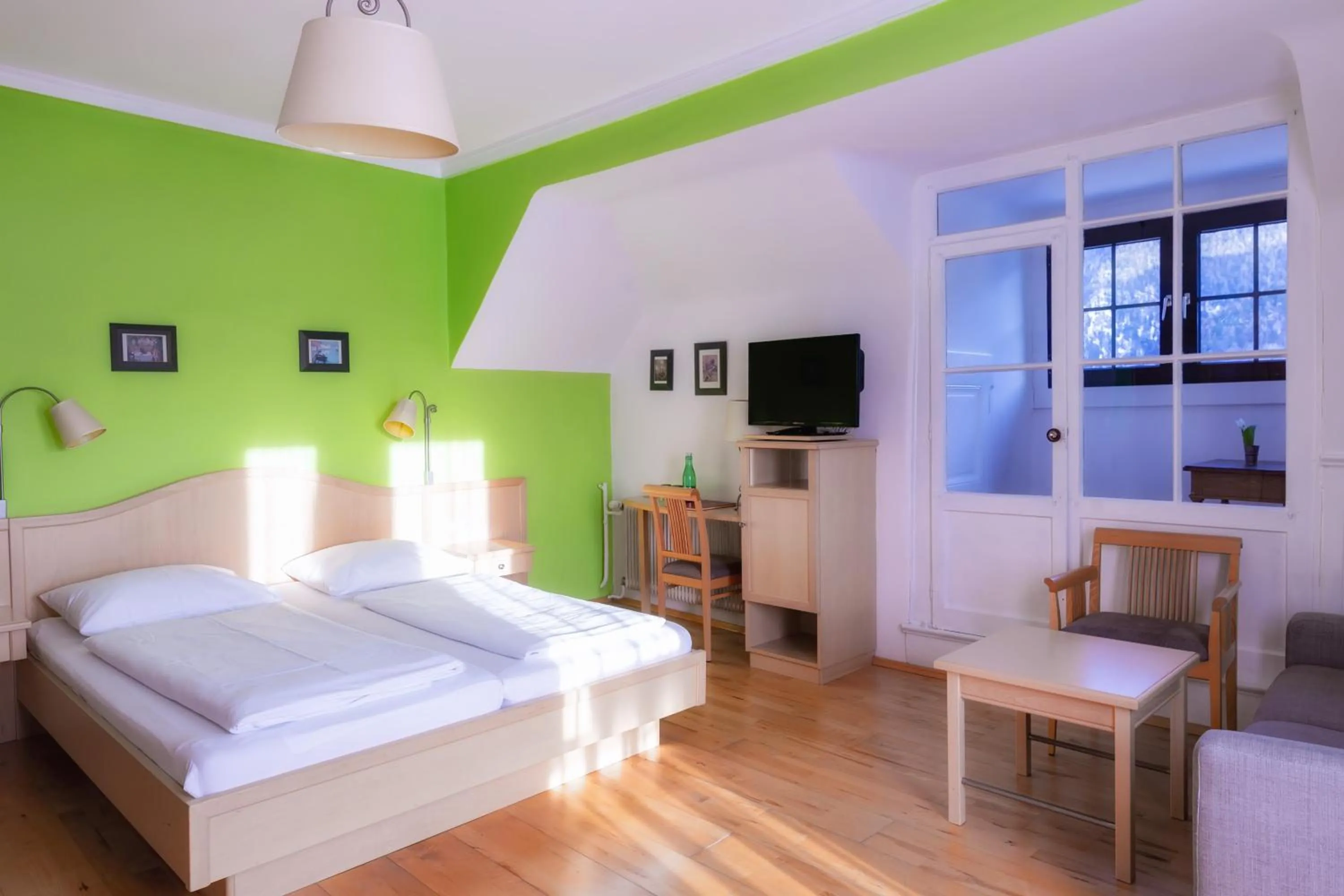 Photo of the whole room, Bed in Belvedere