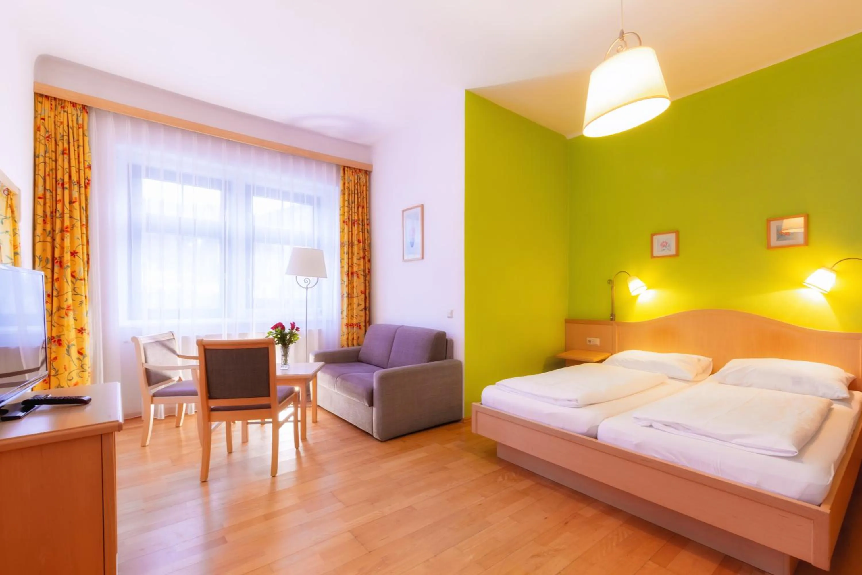 Photo of the whole room, Bed in Belvedere