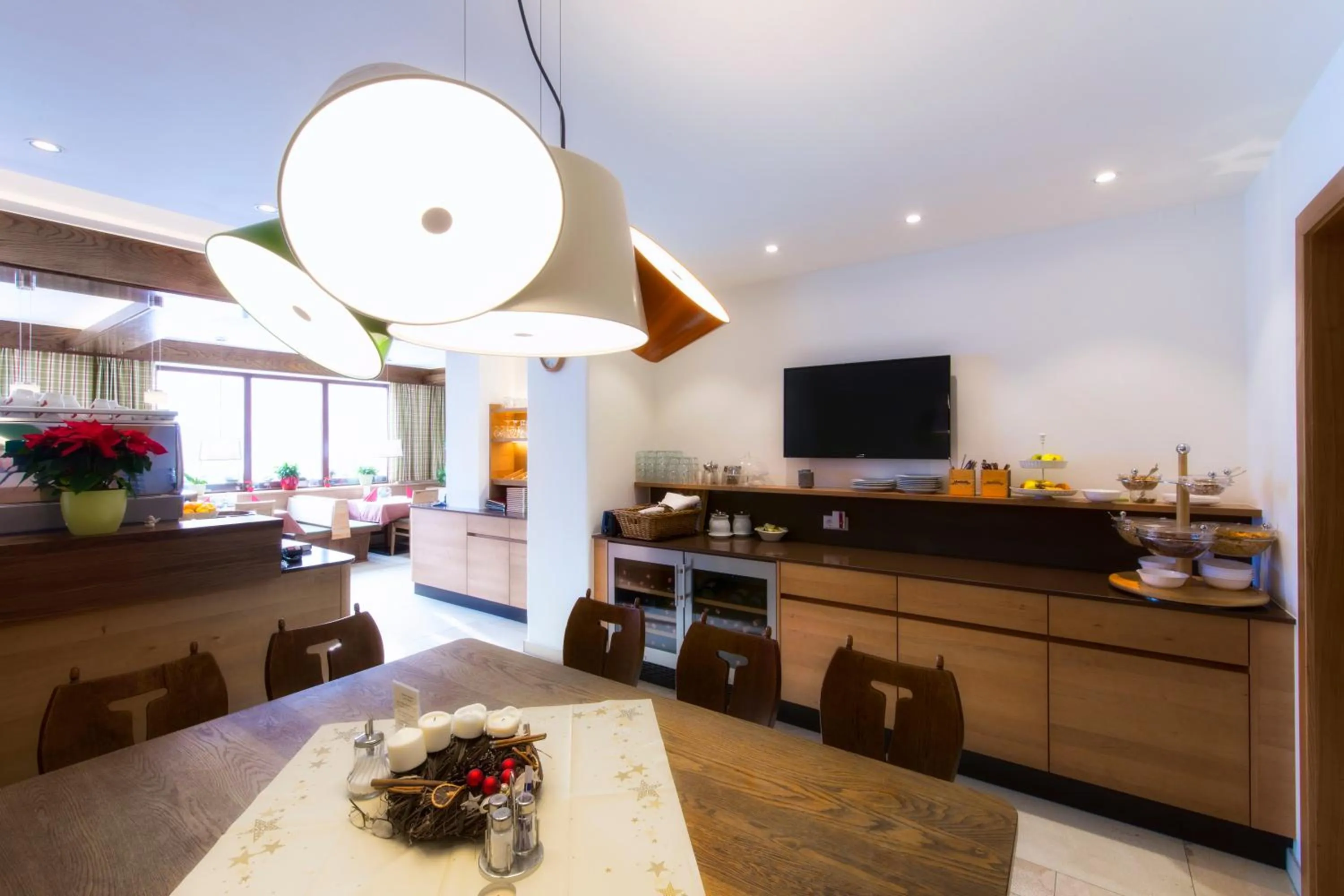 Restaurant/places to eat in Belvedere