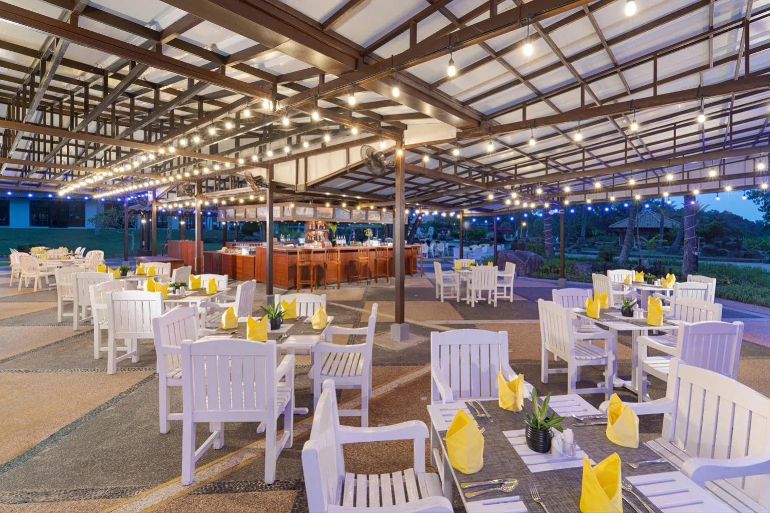 Restaurant/places to eat in Banyu Biru Villa