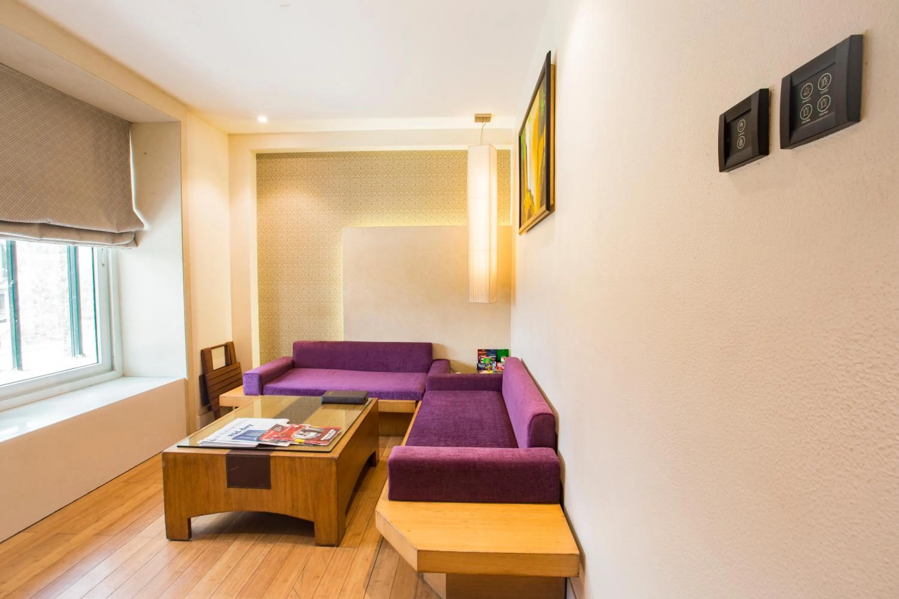 Living room, Bed in Hotel Bawa Continental