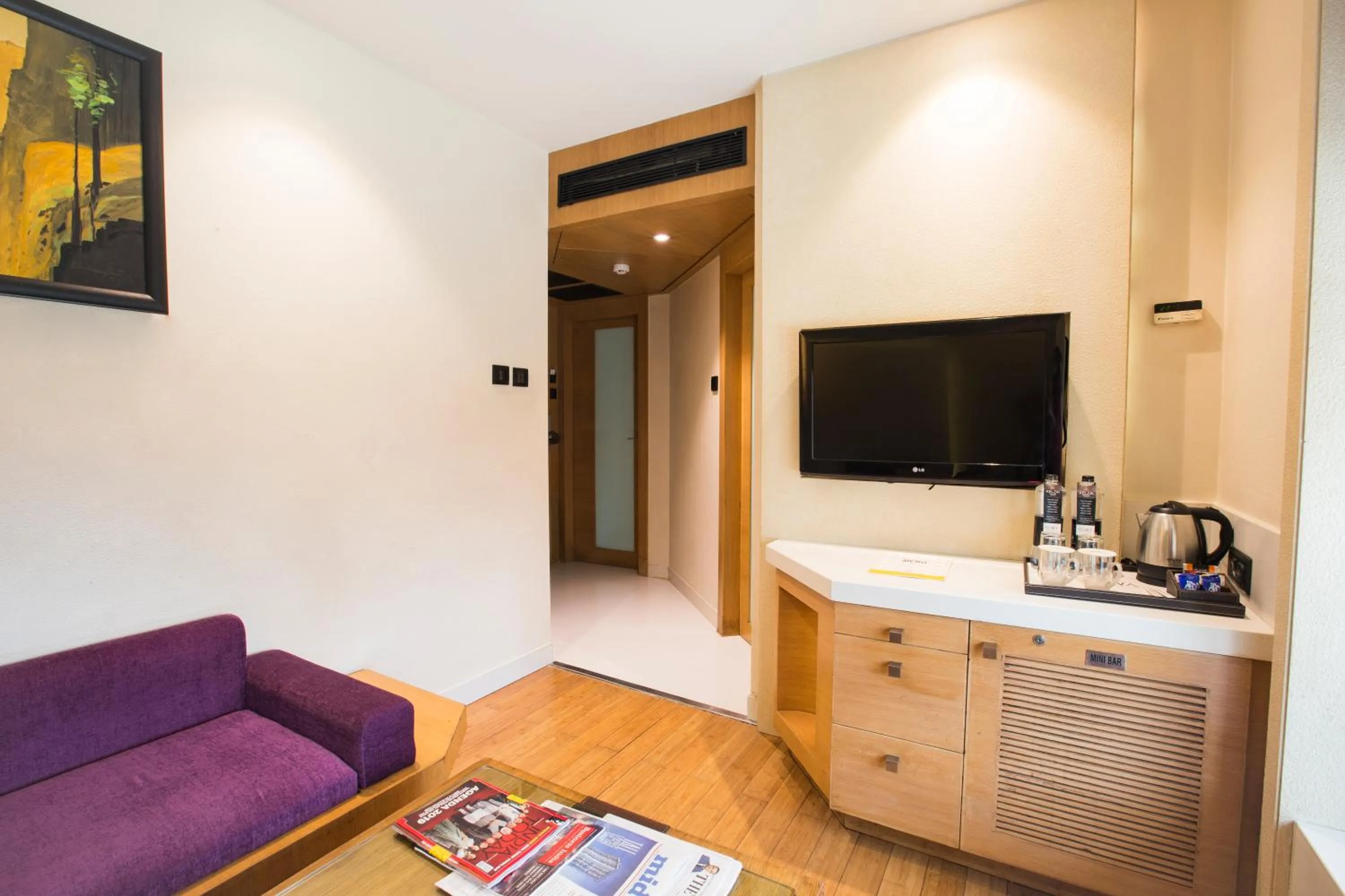 Communal lounge/ TV room in Hotel Bawa Continental