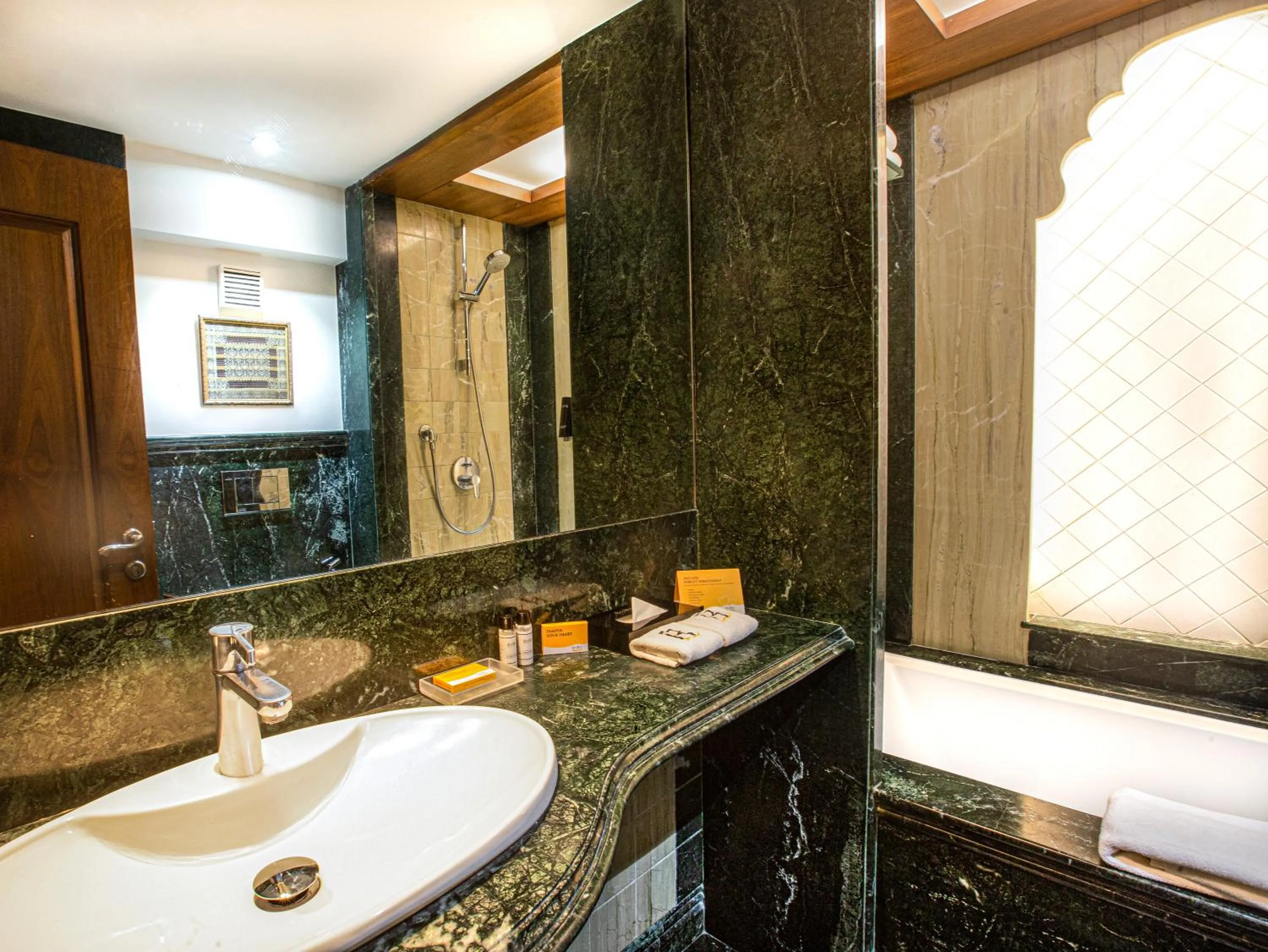 Hotel Bawa Continental