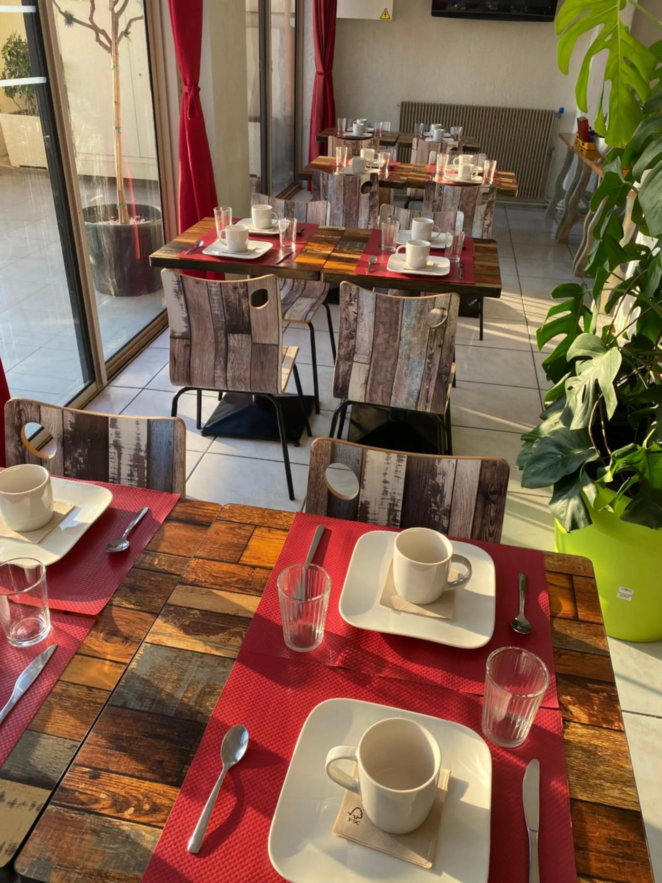 Breakfast in Hotel Saint Georges, Face à la mer