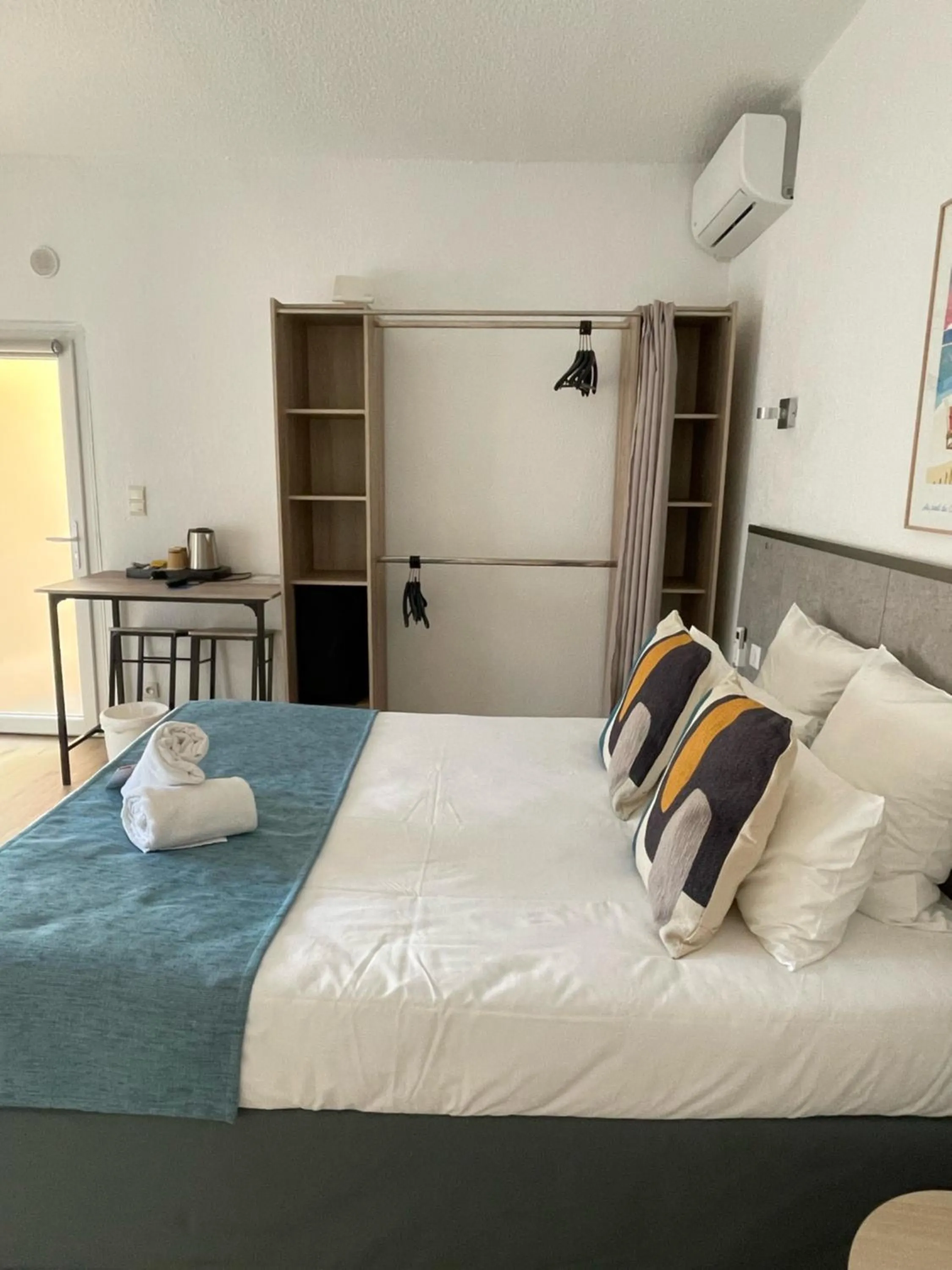 Bed in Hotel Saint Georges, Face à la mer