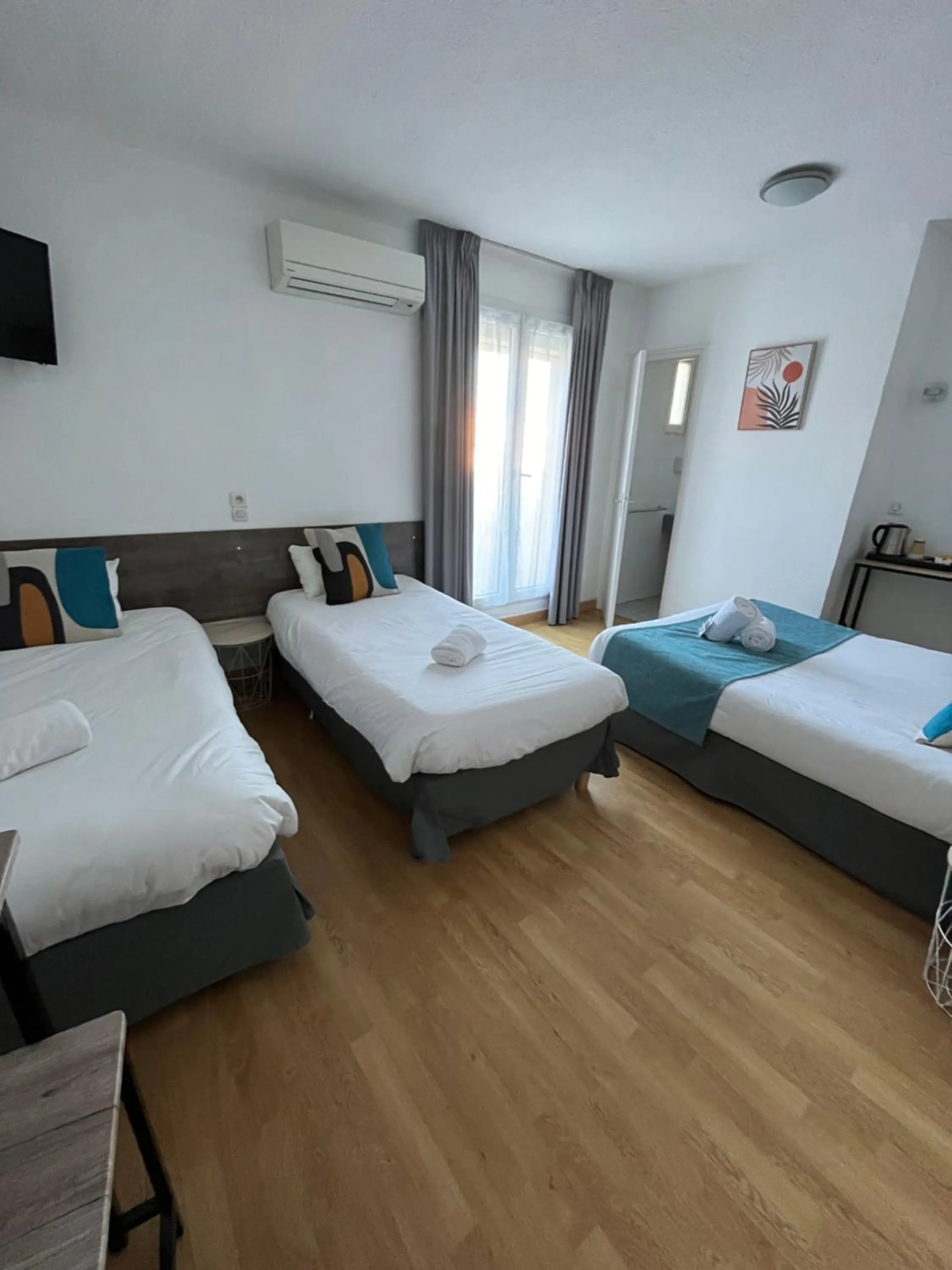 Bed in Hotel Saint Georges, Face à la mer