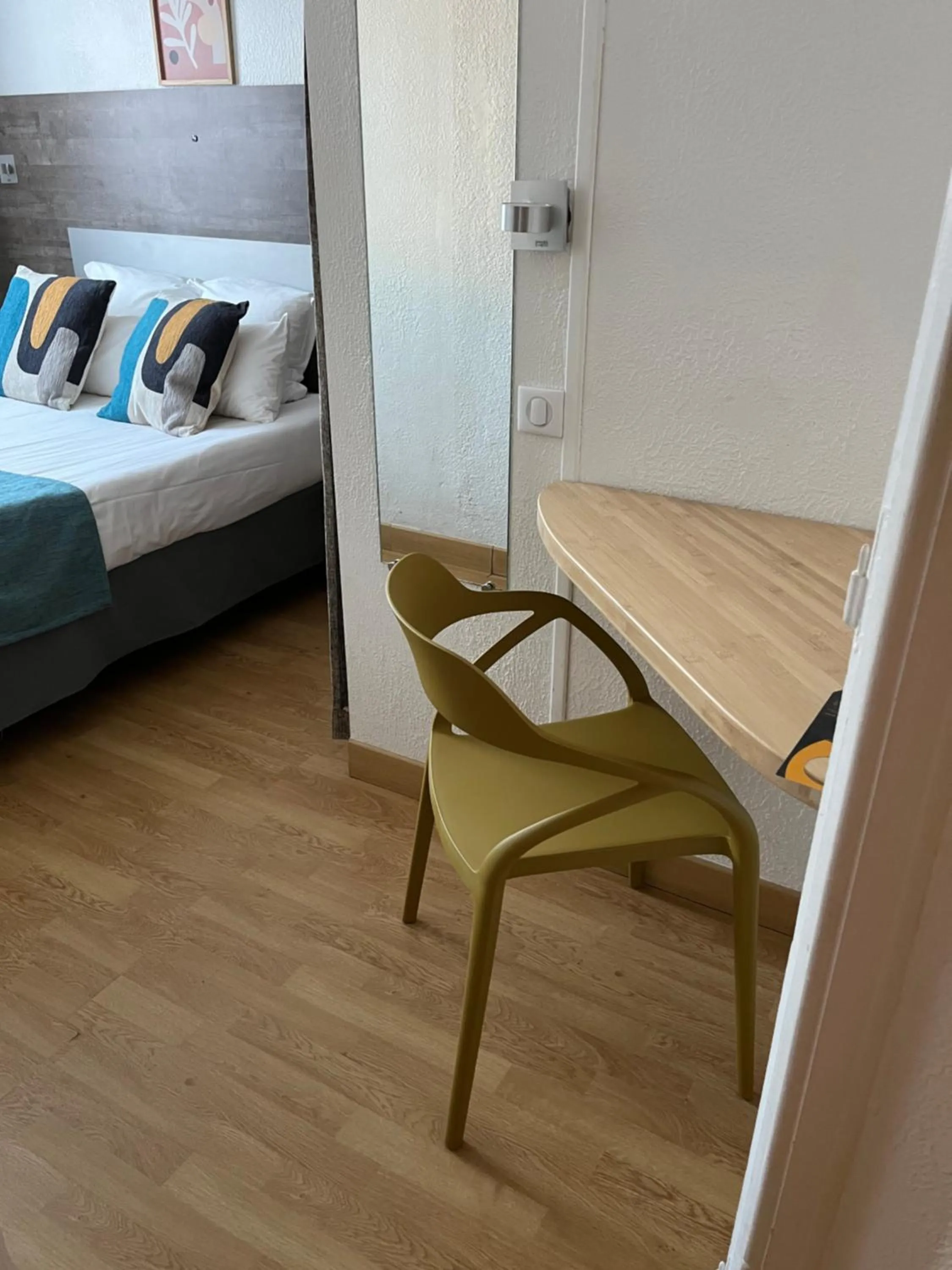 Bed in Hotel Saint Georges, Face à la mer