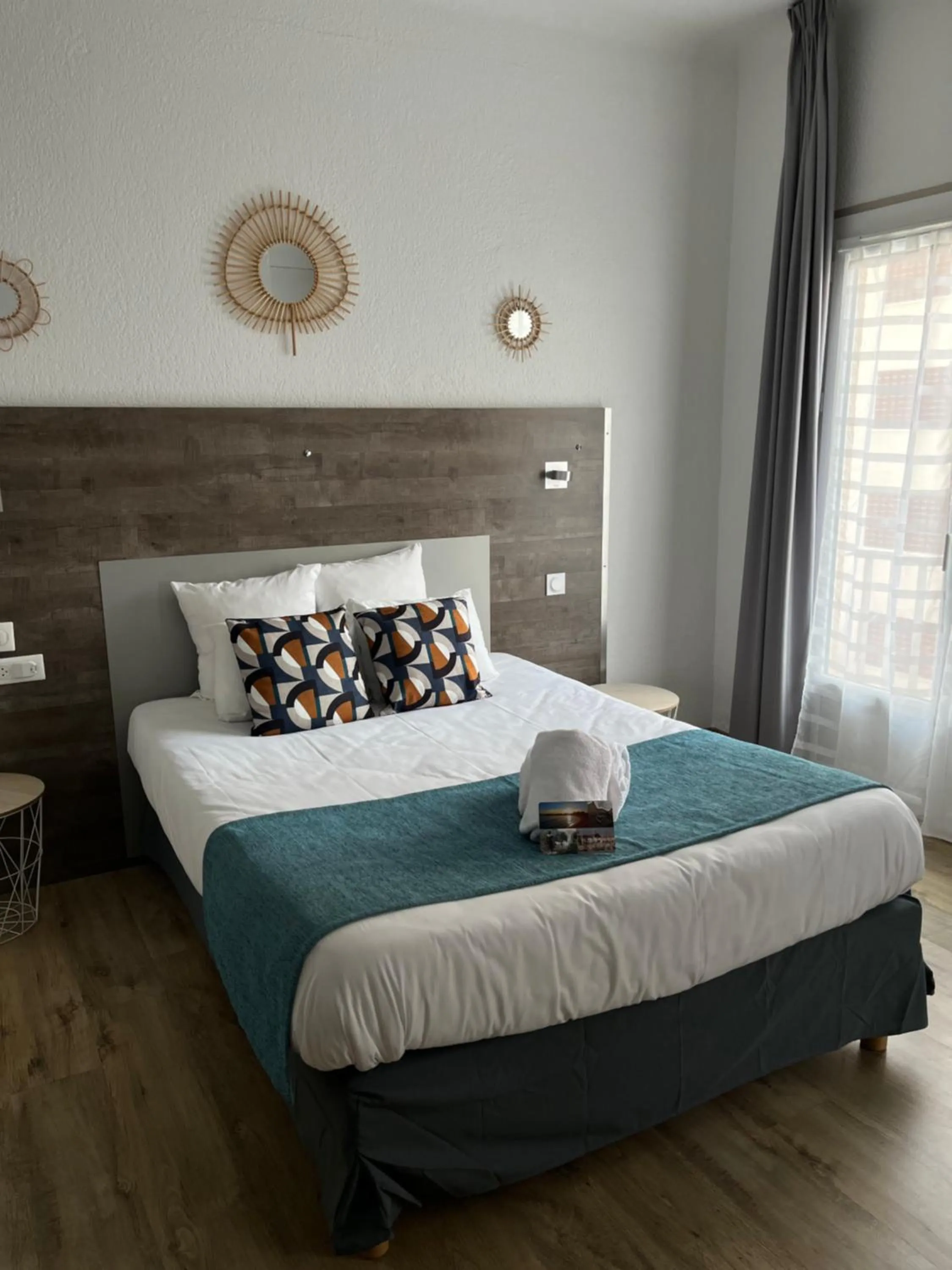 Bed in Hotel Saint Georges, Face à la mer