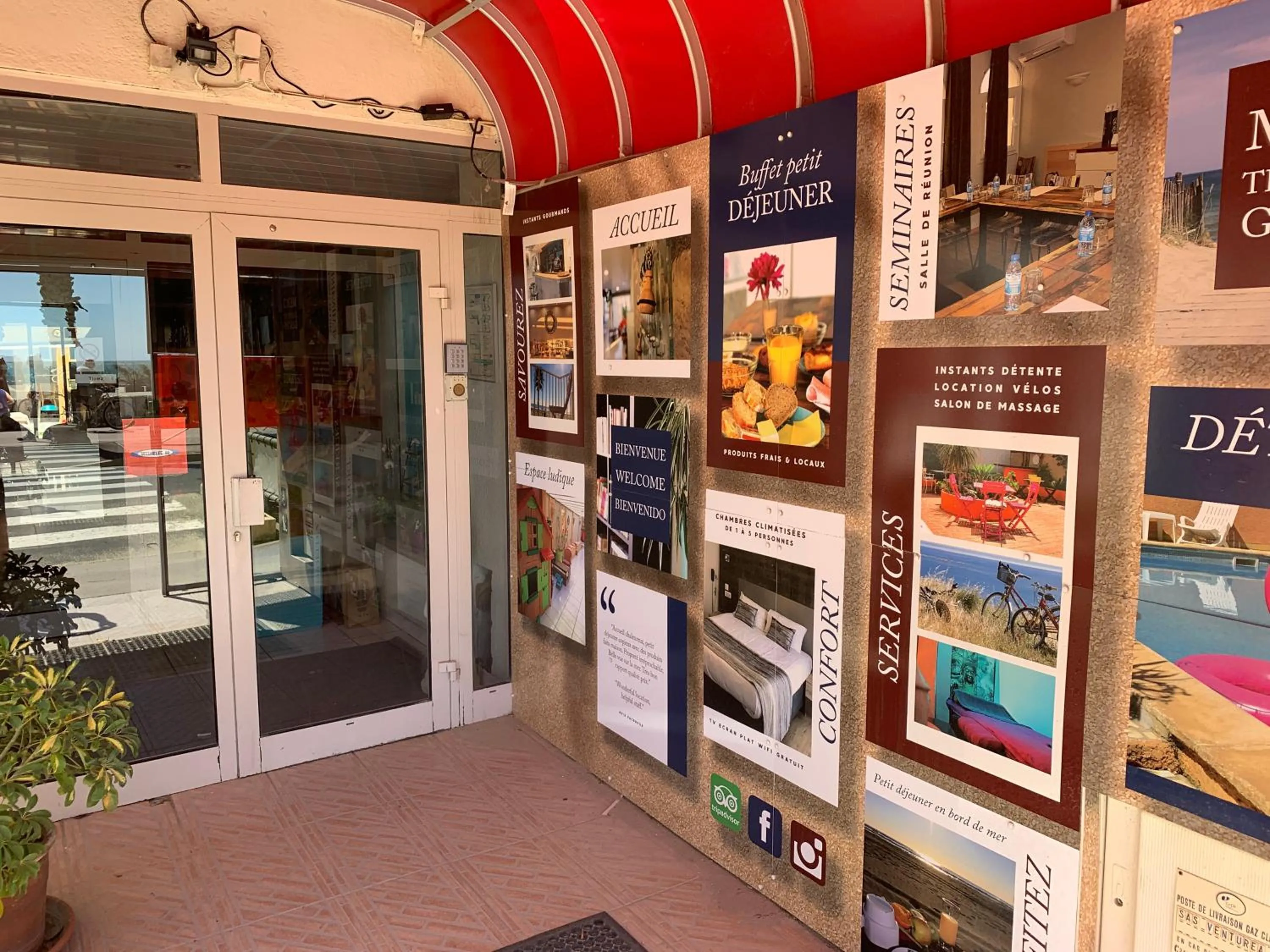 Property building in Hotel Saint Georges, Face à la mer