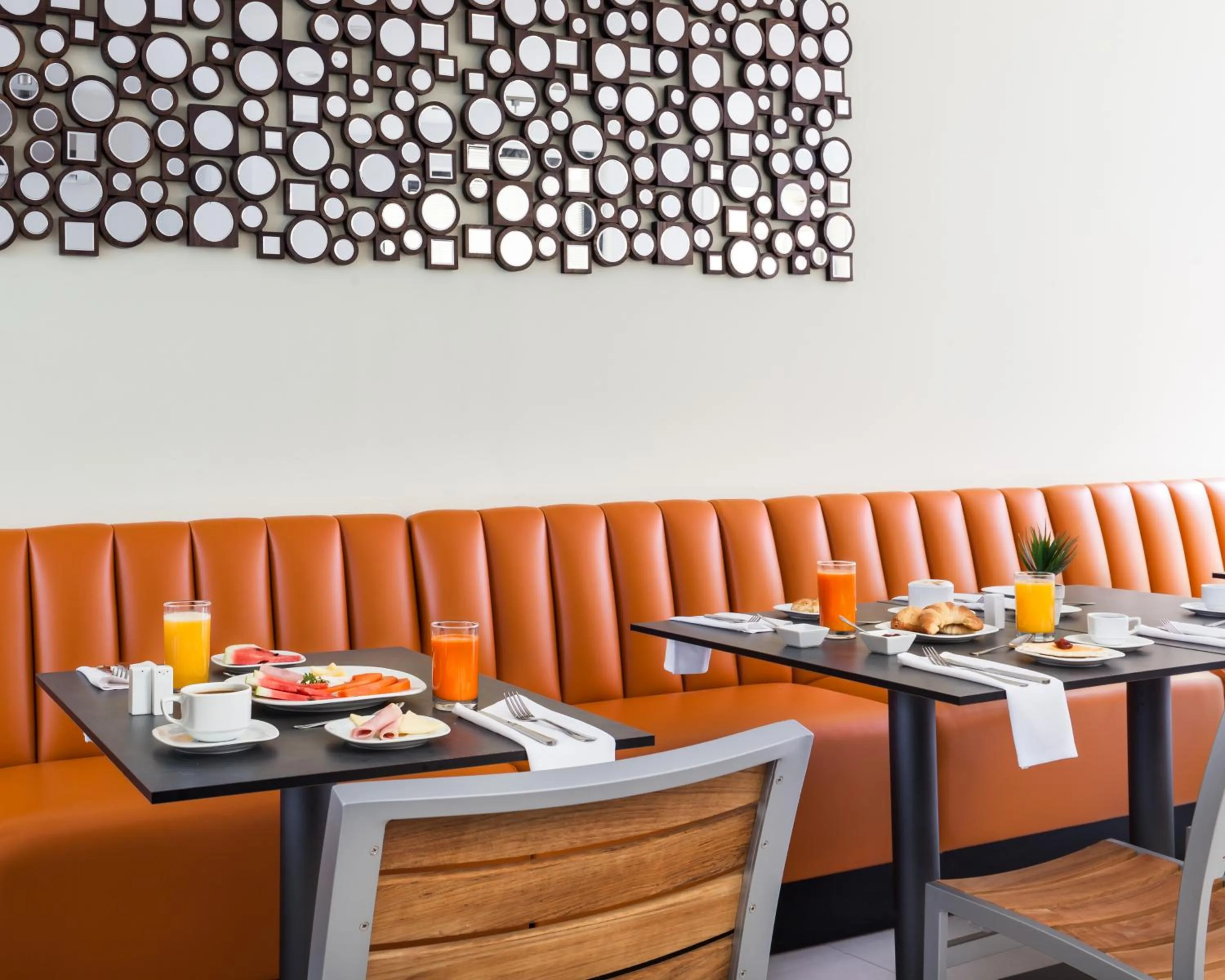 Breakfast in Real 1900