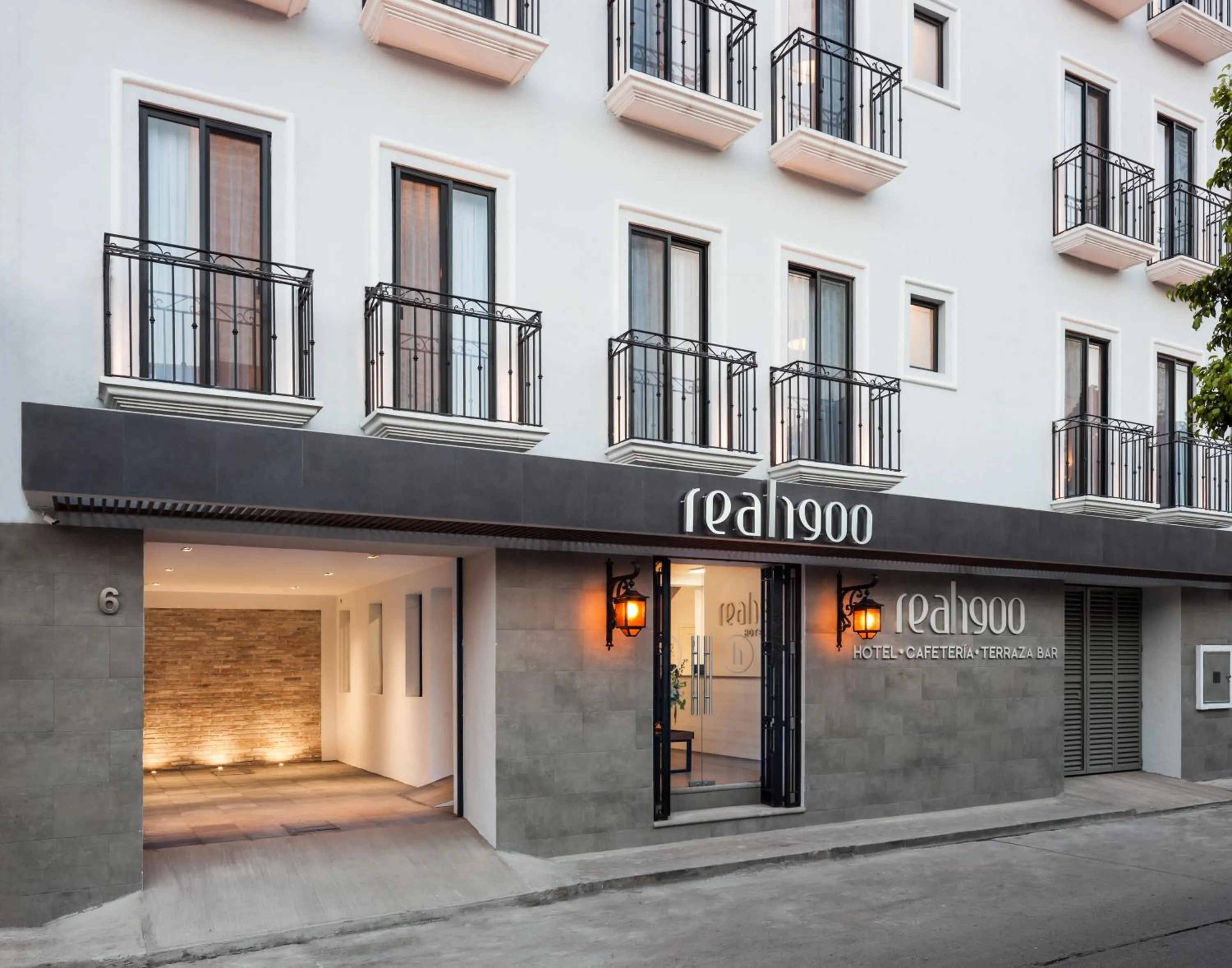 Property building in Real 1900