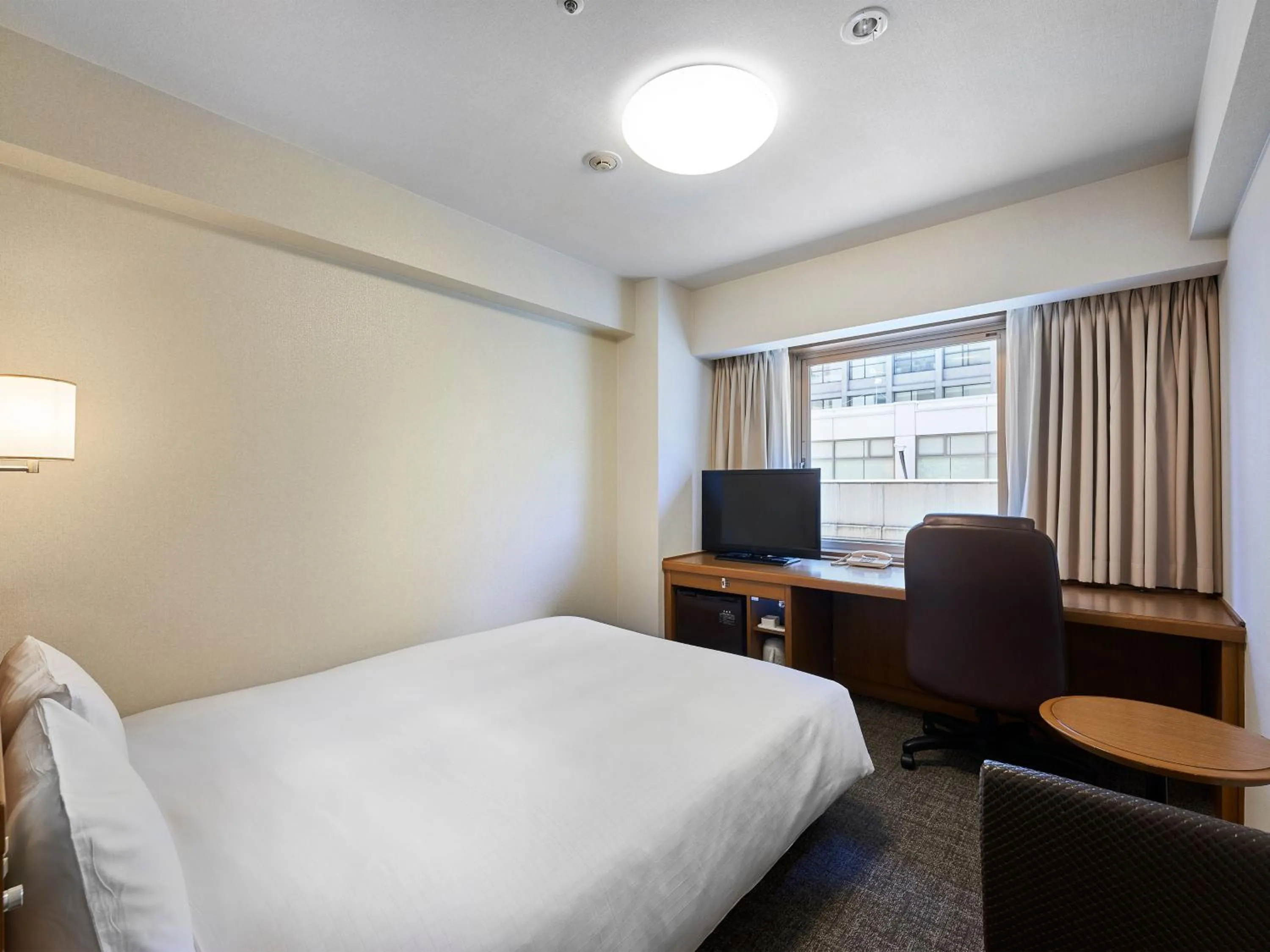 Bed in Daiwa Roynet Hotel Kobe Sannomiya