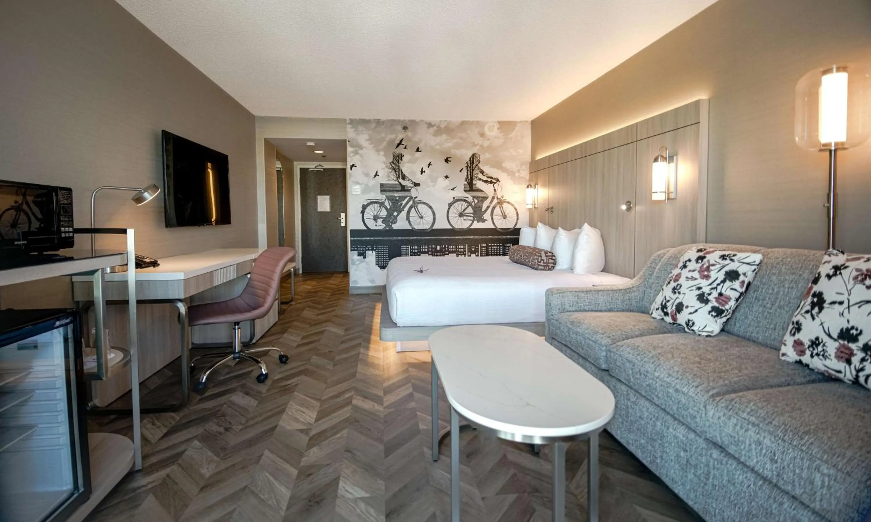 Bedroom in Coast Victoria Hotel & Marina by APA