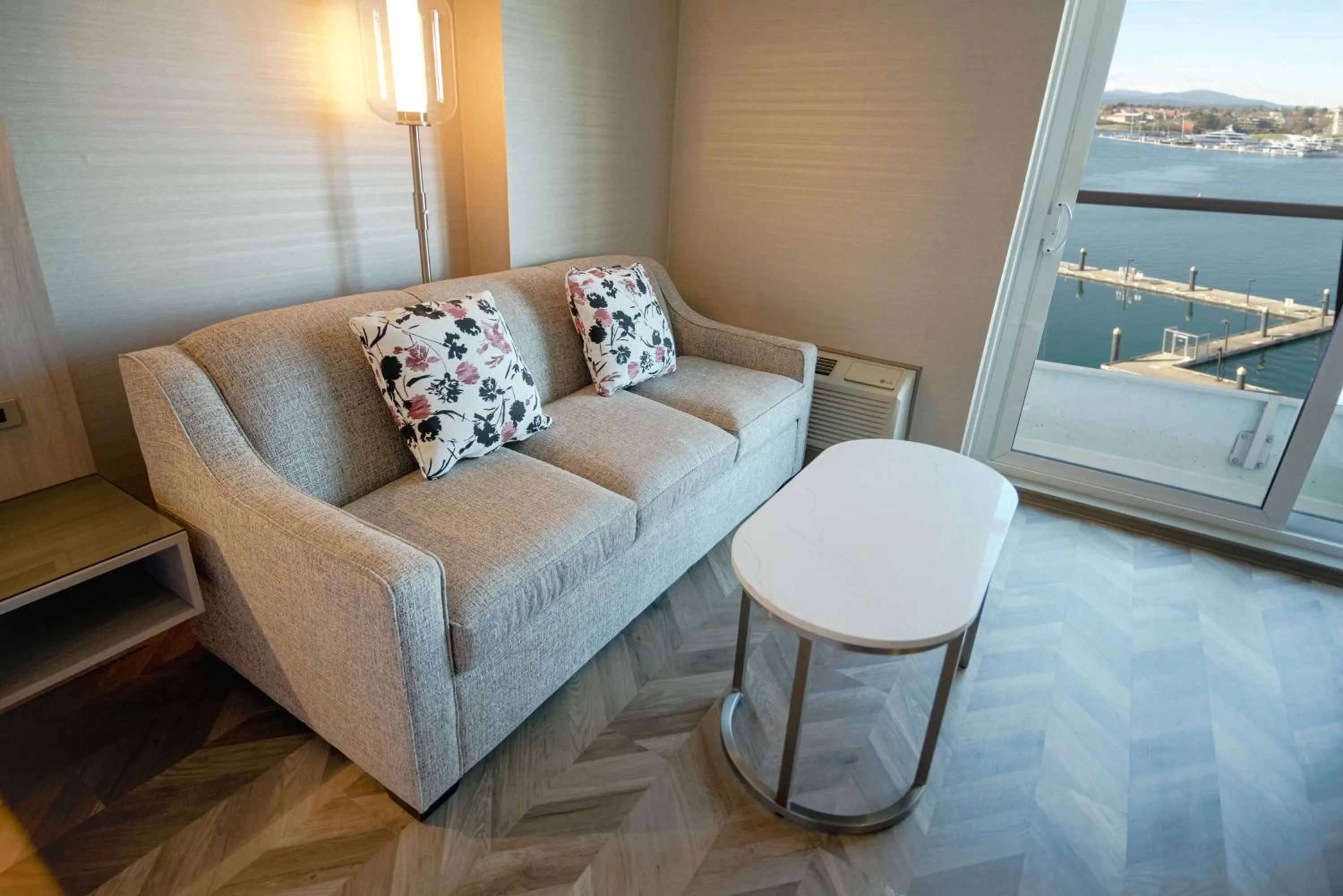 Bedroom in Coast Victoria Hotel & Marina by APA