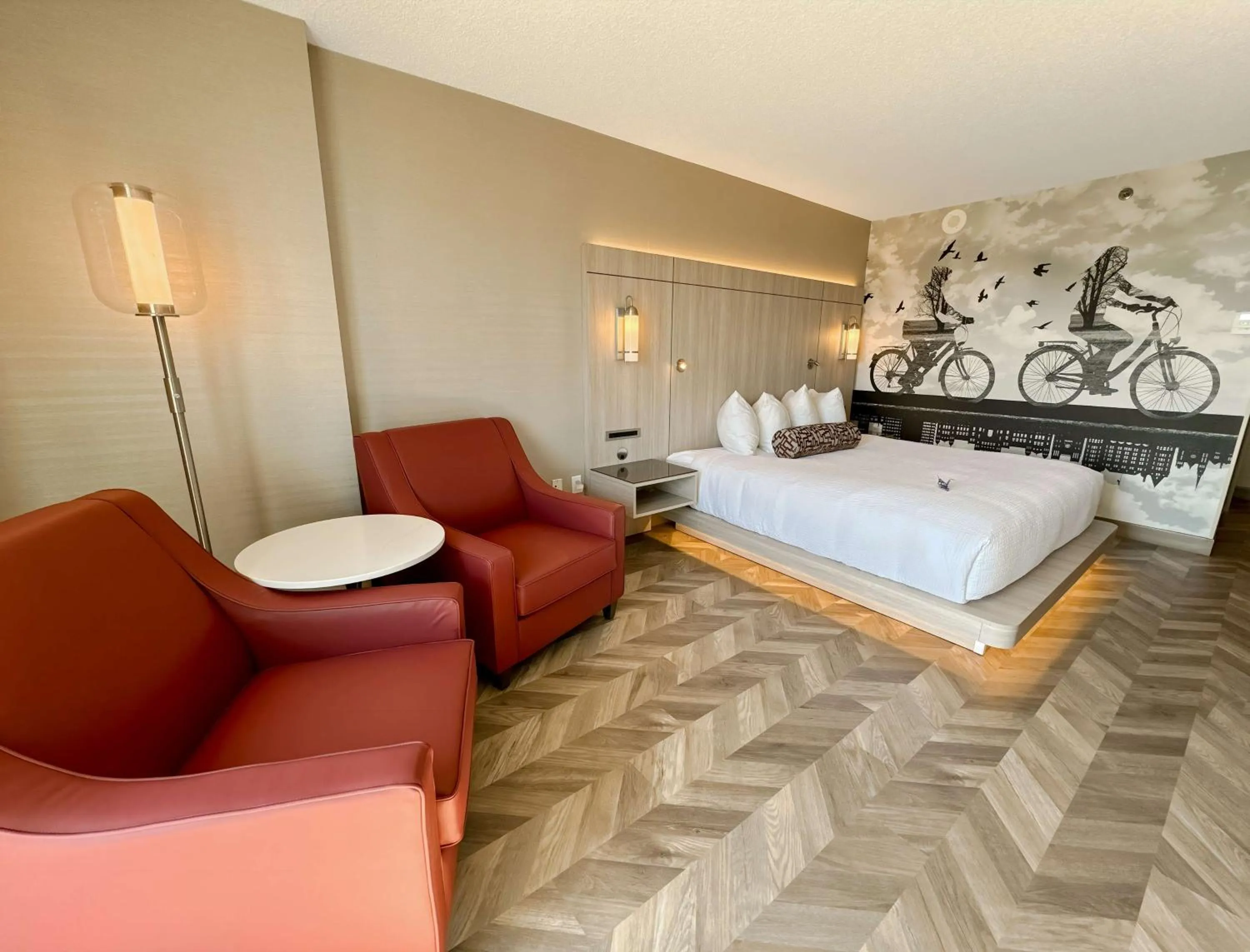 Bedroom, Bed in Coast Victoria Hotel & Marina by APA