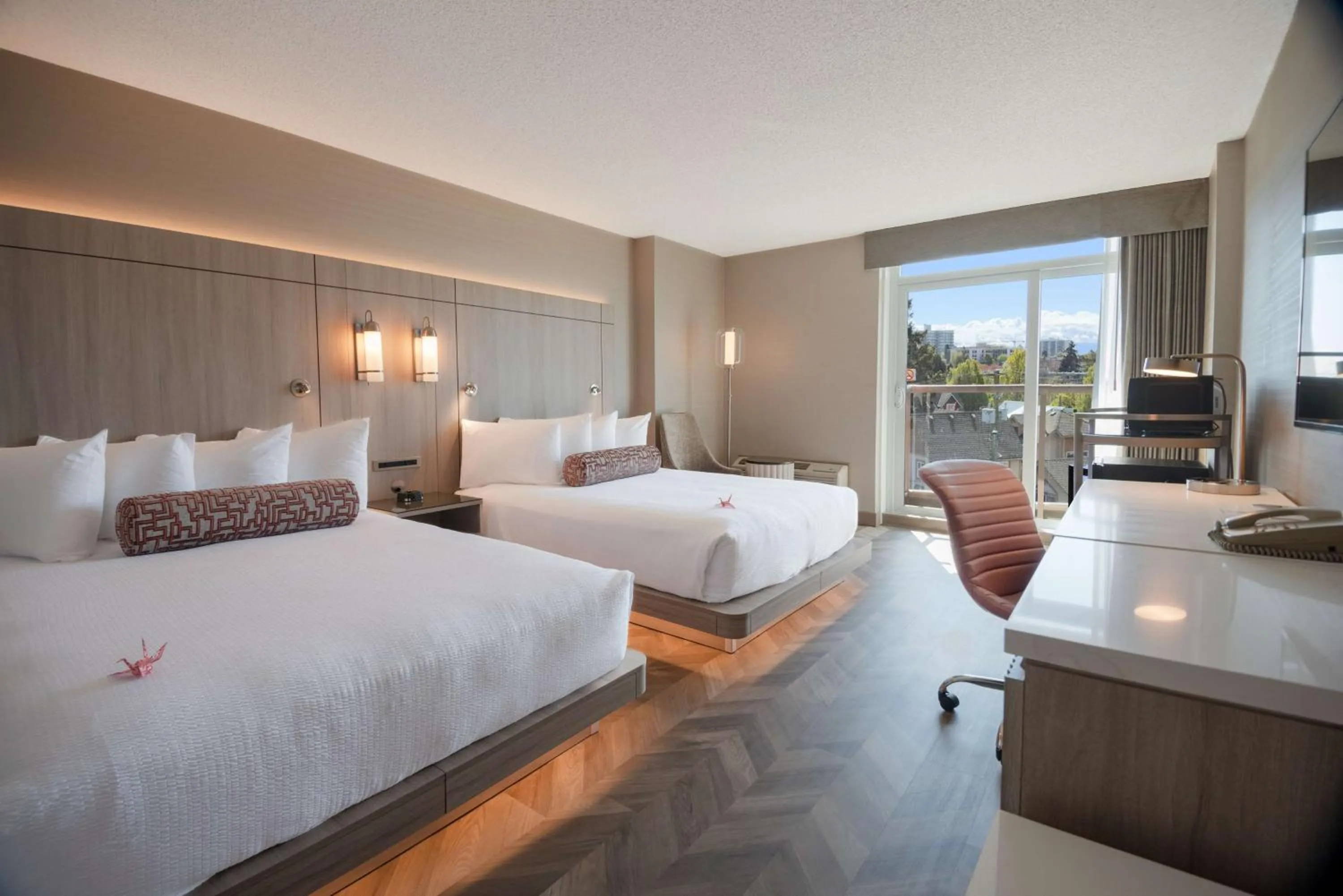 Bedroom, Bed in Coast Victoria Hotel & Marina by APA