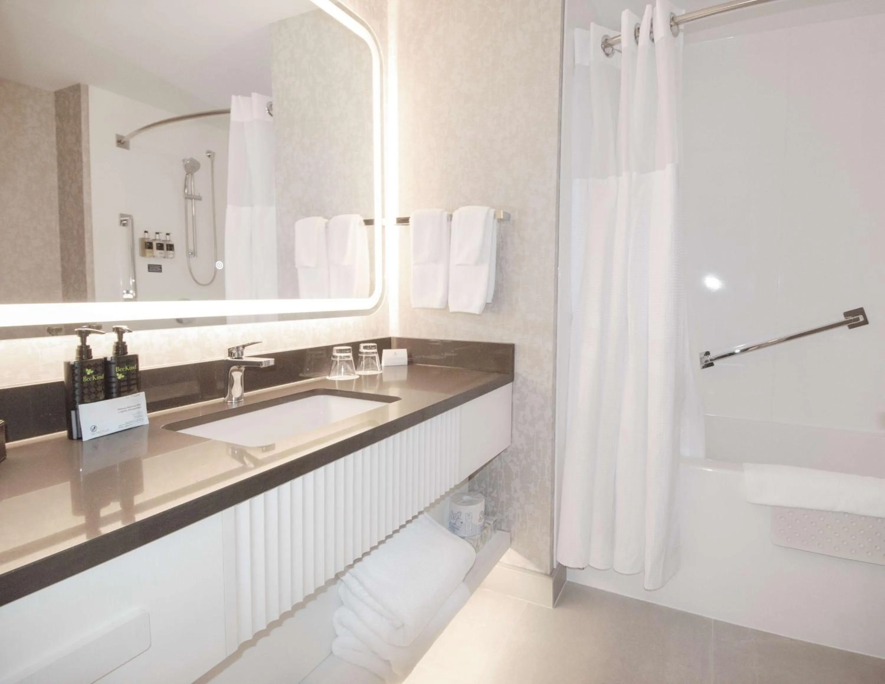 Bathroom in Coast Victoria Hotel & Marina by APA