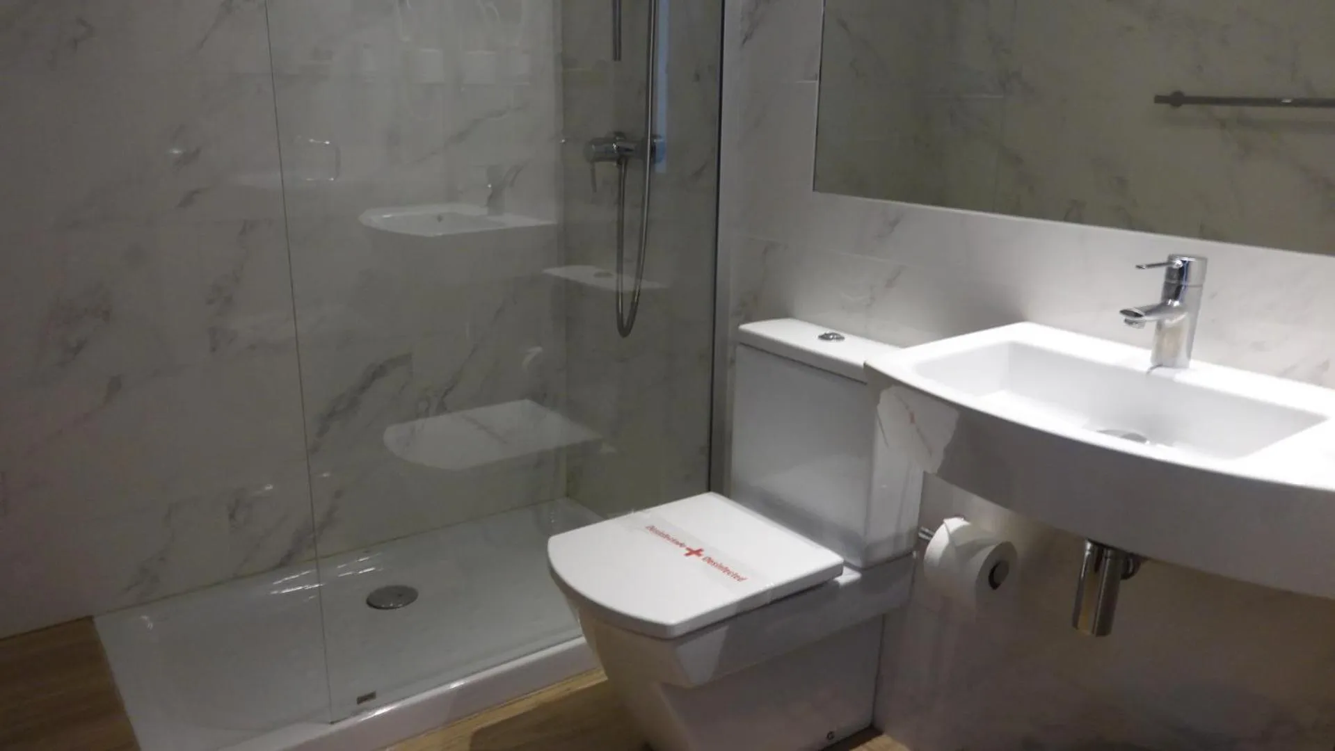 Shower in Hotel Lloret Ramblas