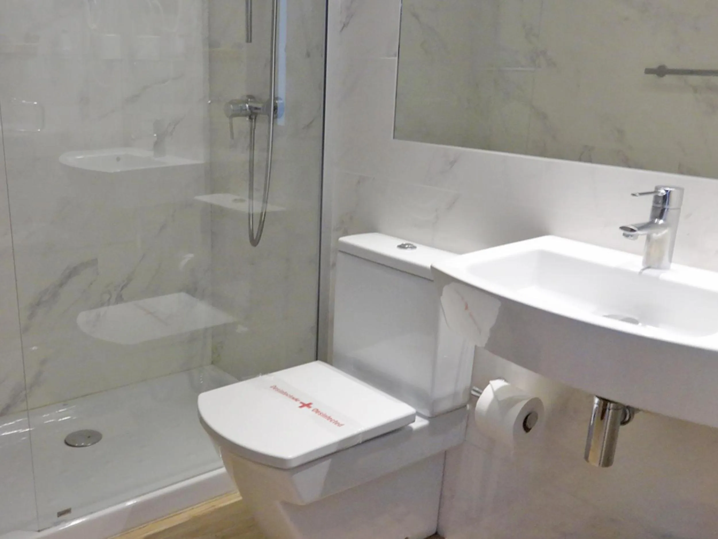 Shower in Hotel Lloret Ramblas