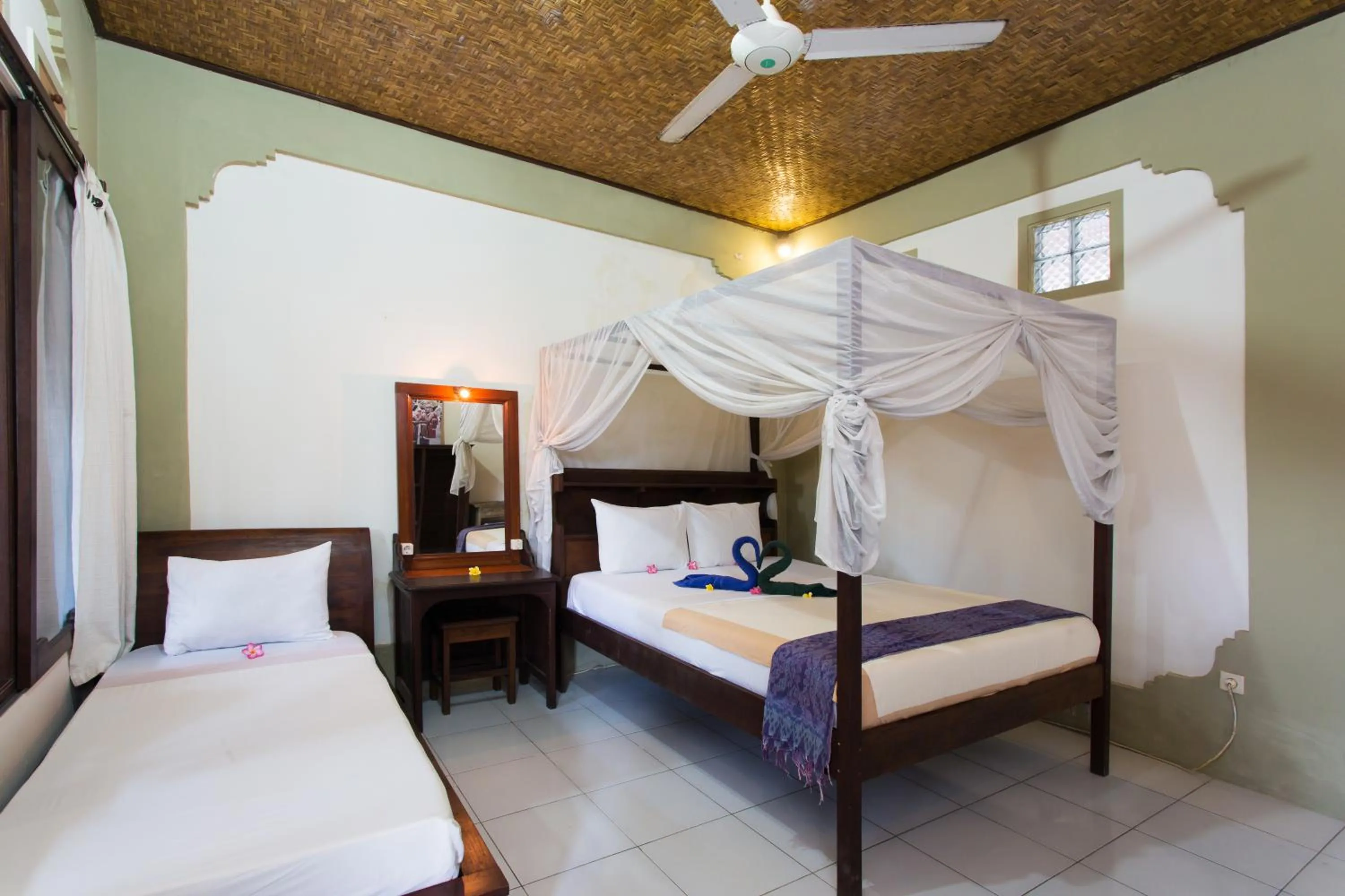 cot, Bed in Rumah Roda