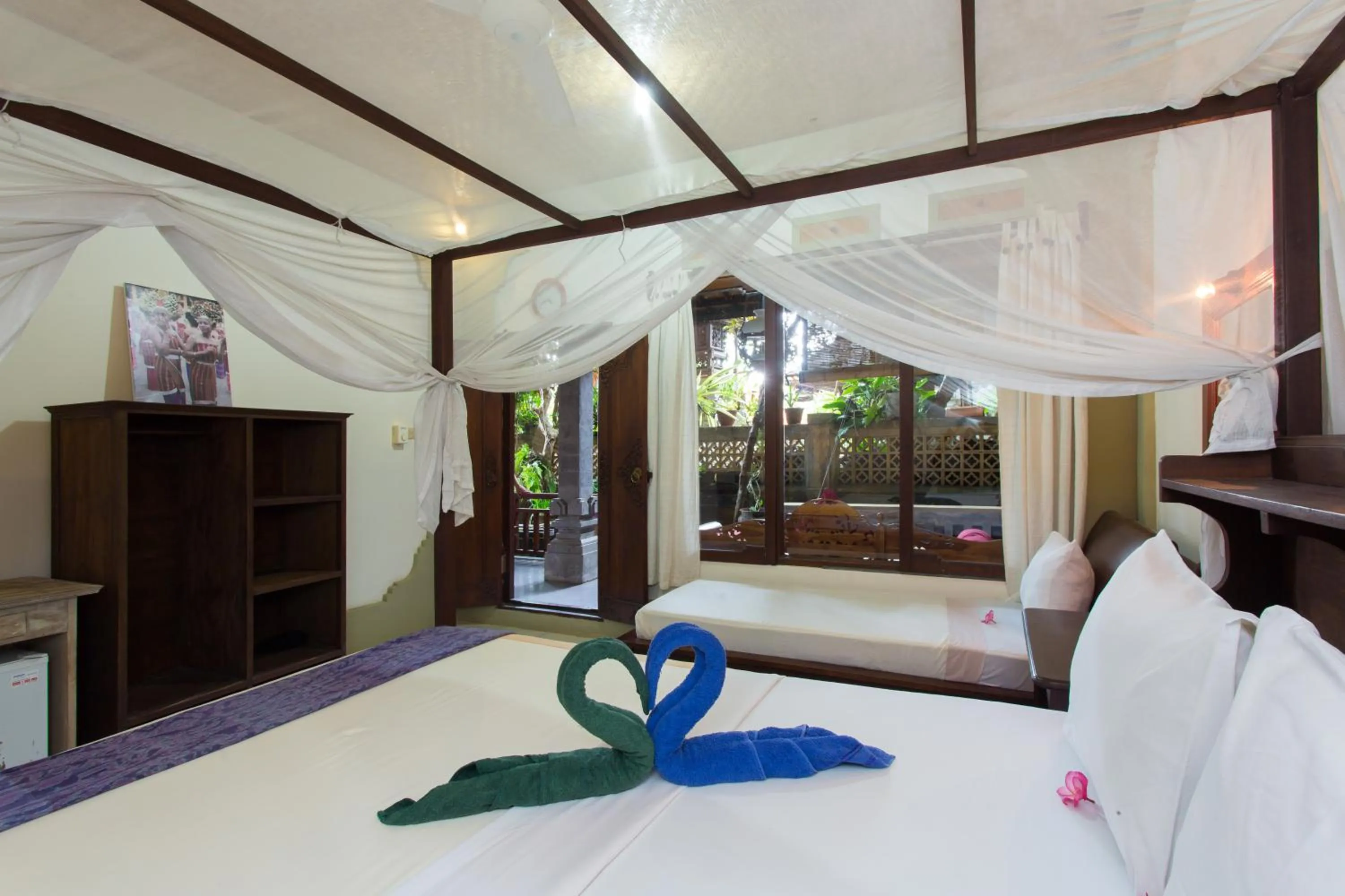 cot, Bed in Rumah Roda