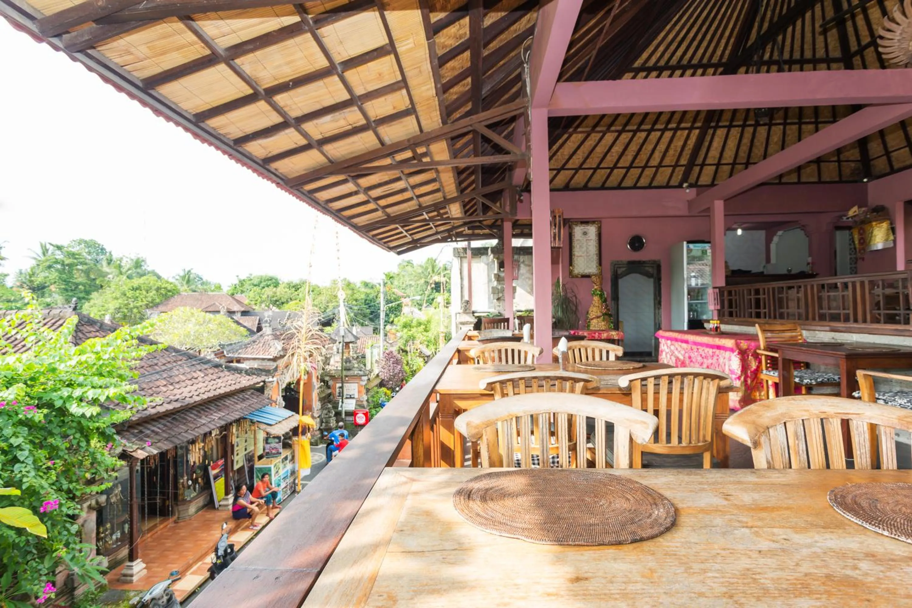 Restaurant/places to eat in Rumah Roda