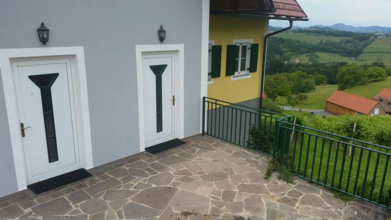 Three-Bedroom Apartment in Steirer Haus