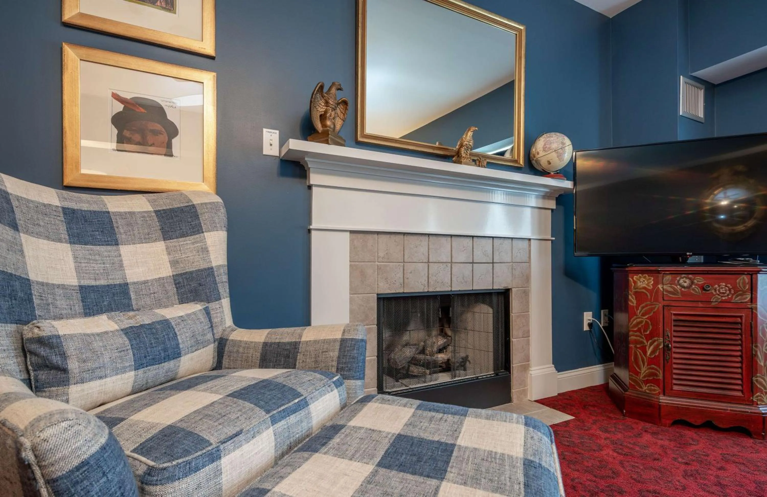 Bedroom, Bed in The Kendall Hotel at the Engine 7 Firehouse