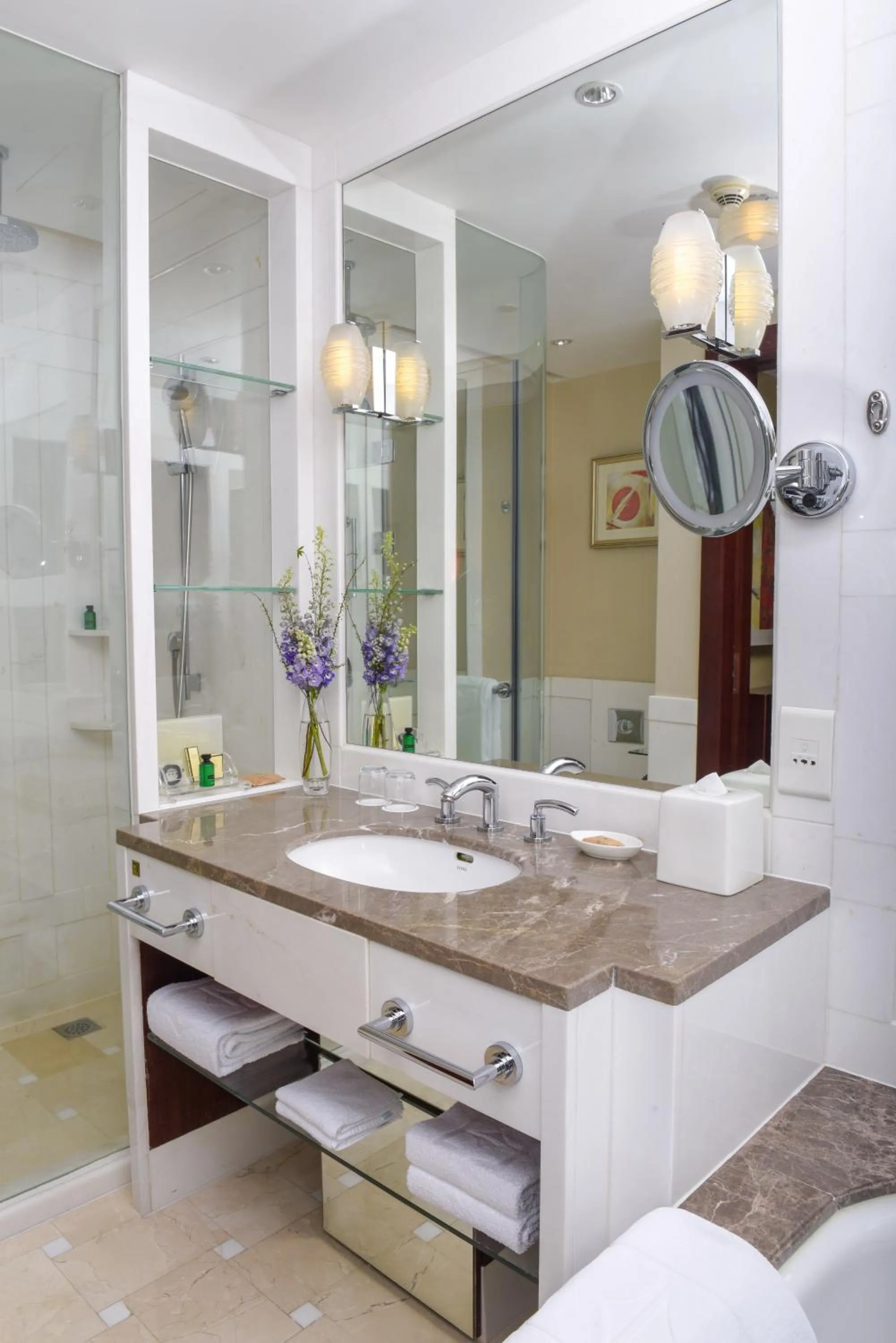 Bathroom in Futian Shangri-La, Shenzhen,Near to Shenzhen Convention&Exhibition Centre, Futian Railway Station