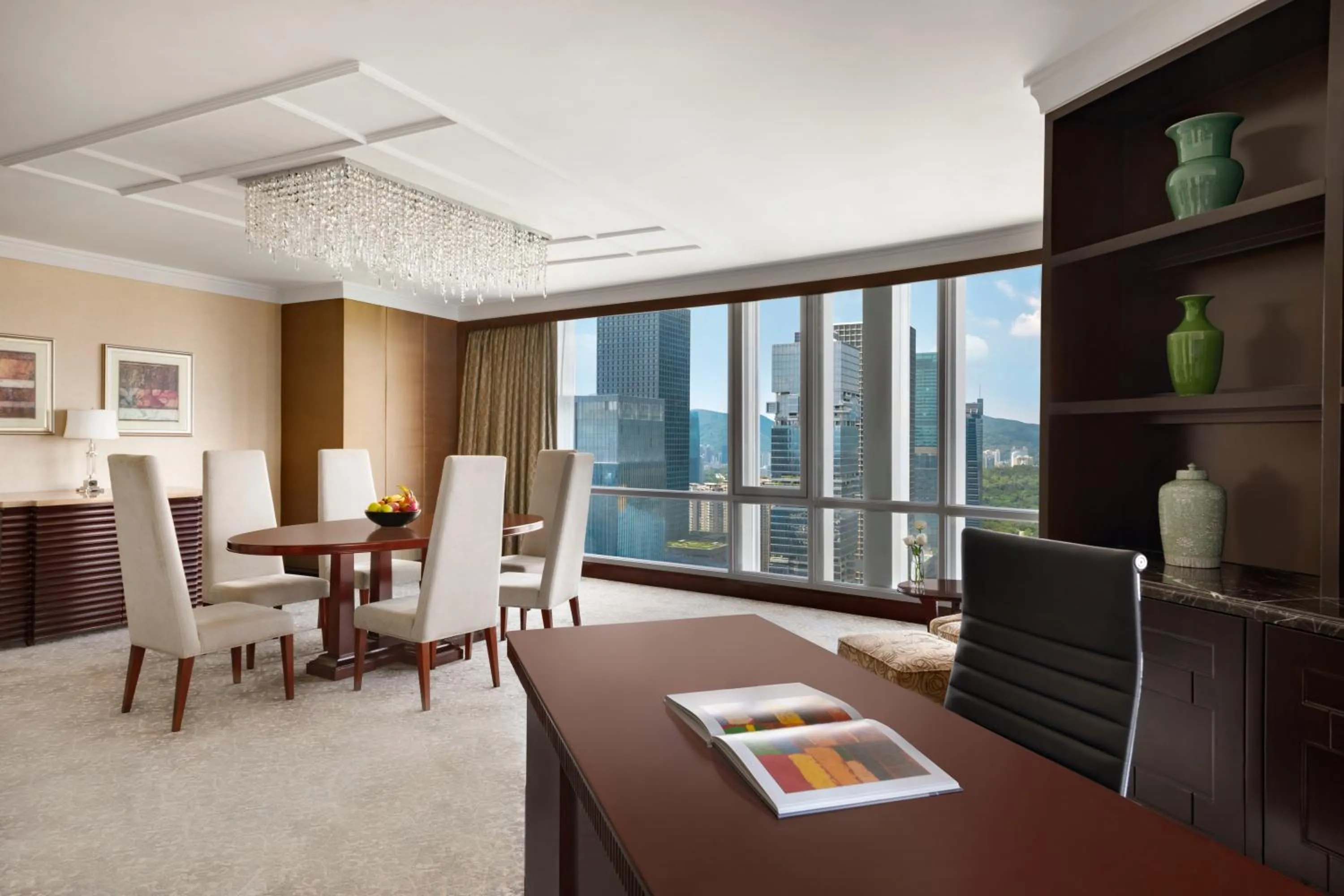 Living room in Futian Shangri-La, Shenzhen,Near to Shenzhen Convention&Exhibition Centre, Futian Railway Station