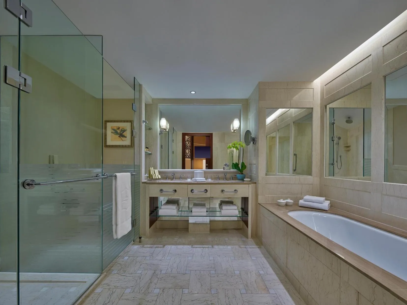 Shower in Futian Shangri-La, Shenzhen,Near to Shenzhen Convention&Exhibition Centre, Futian Railway Station