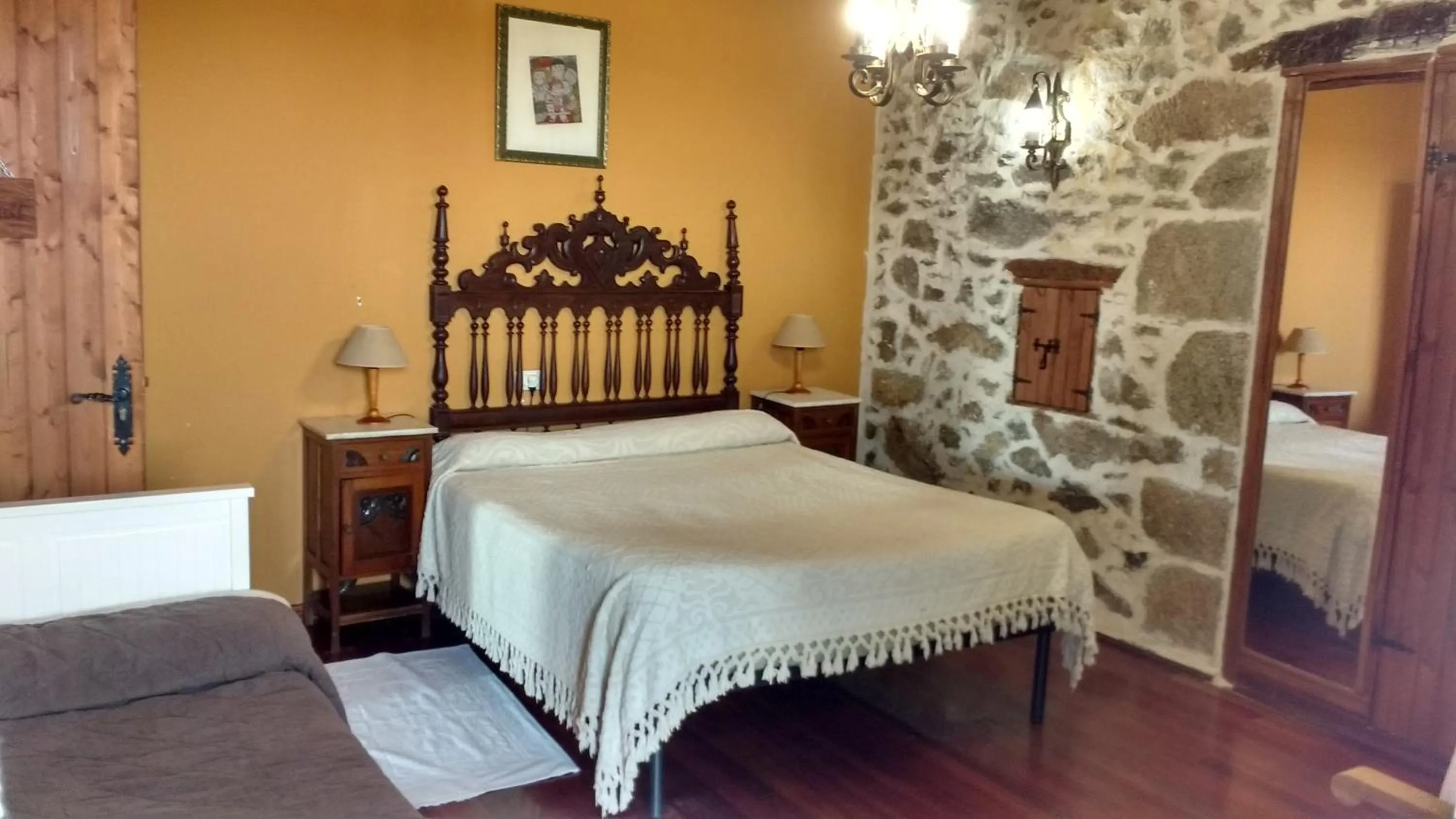 Triple Room in Casa dos Muros turismo rural y actividades en la Ribeira Sacra