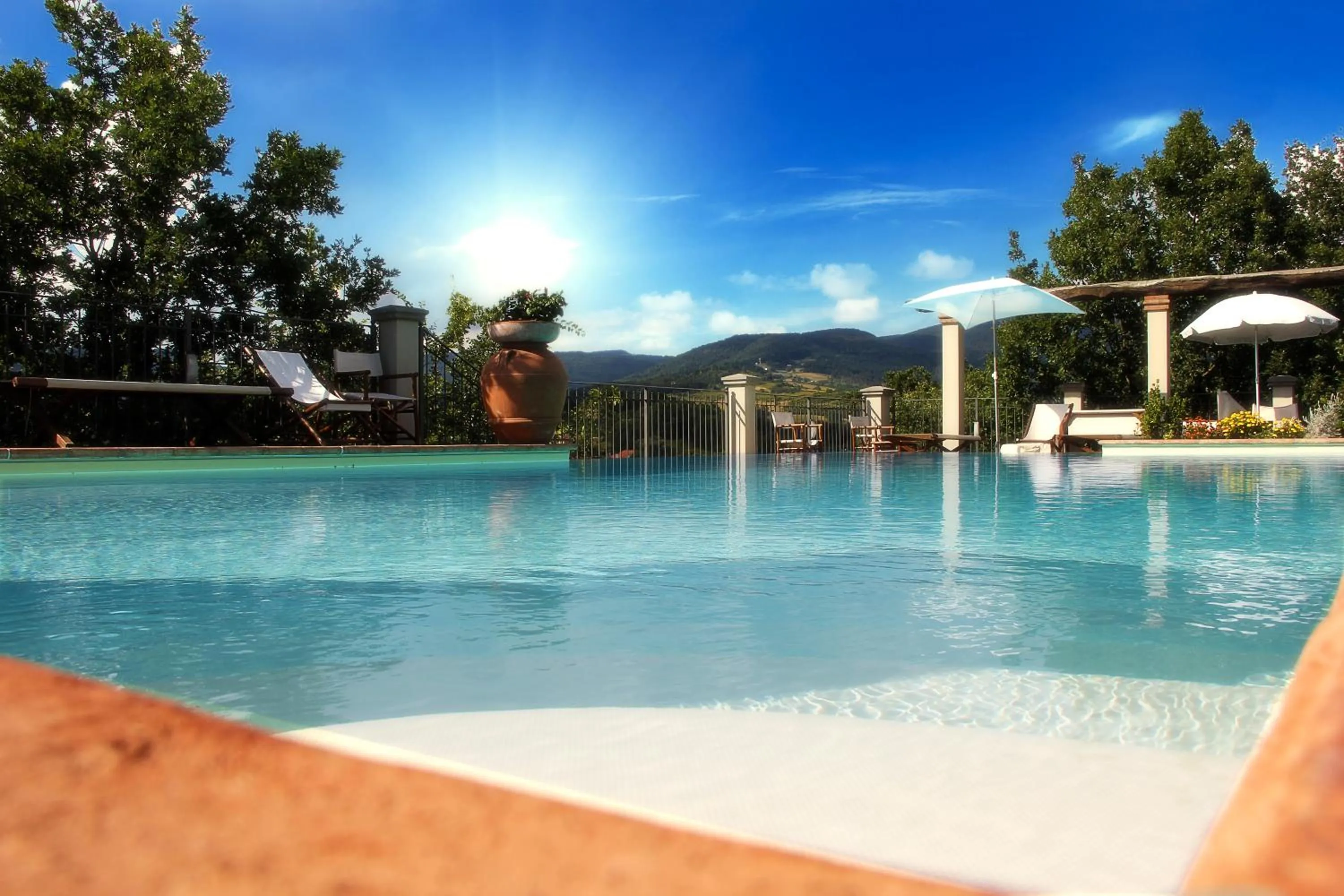 Swimming pool in Residence il Poggiolino