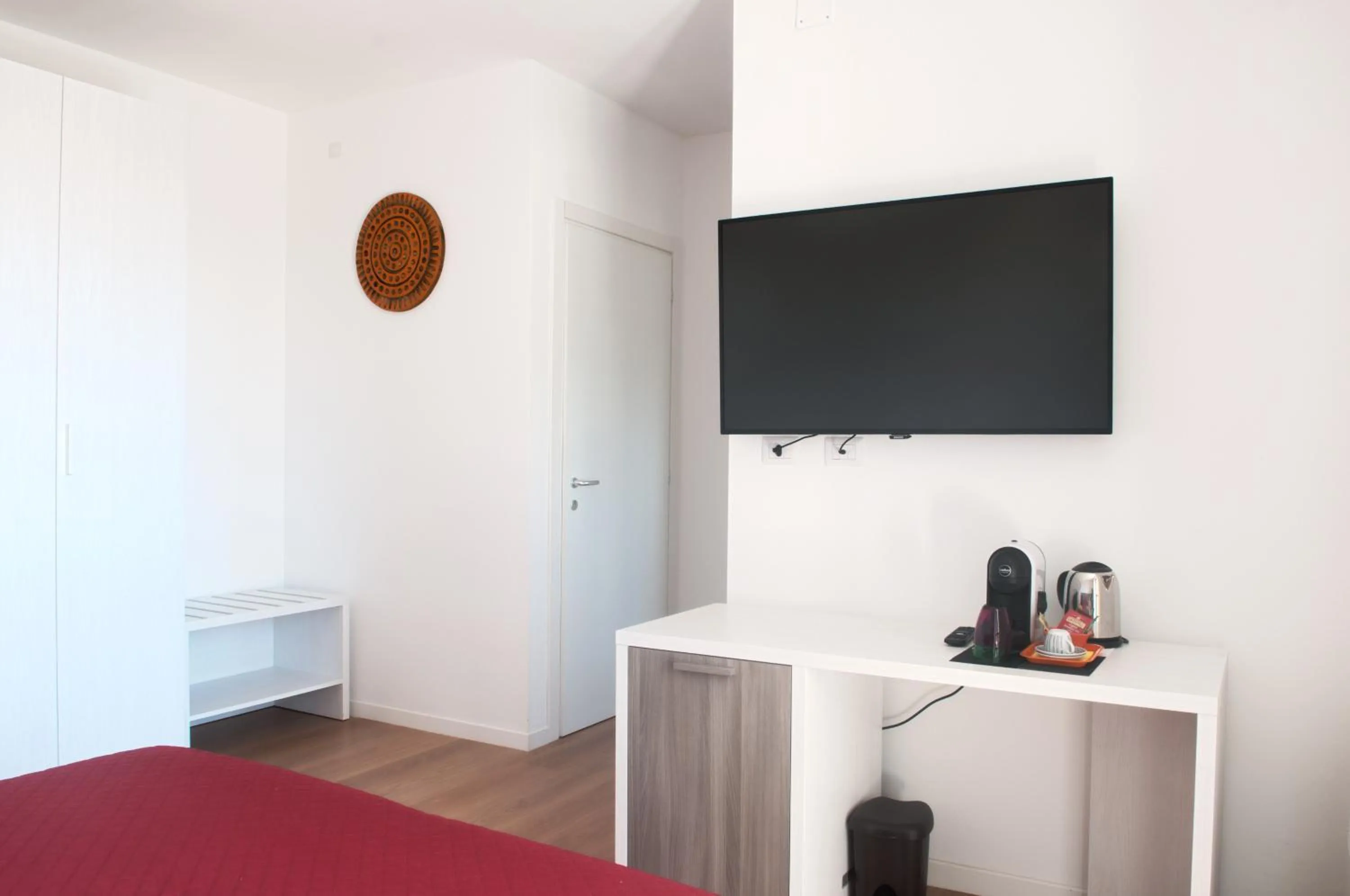 Coffee/tea facilities, Bed in Four Rooms Guesthouse