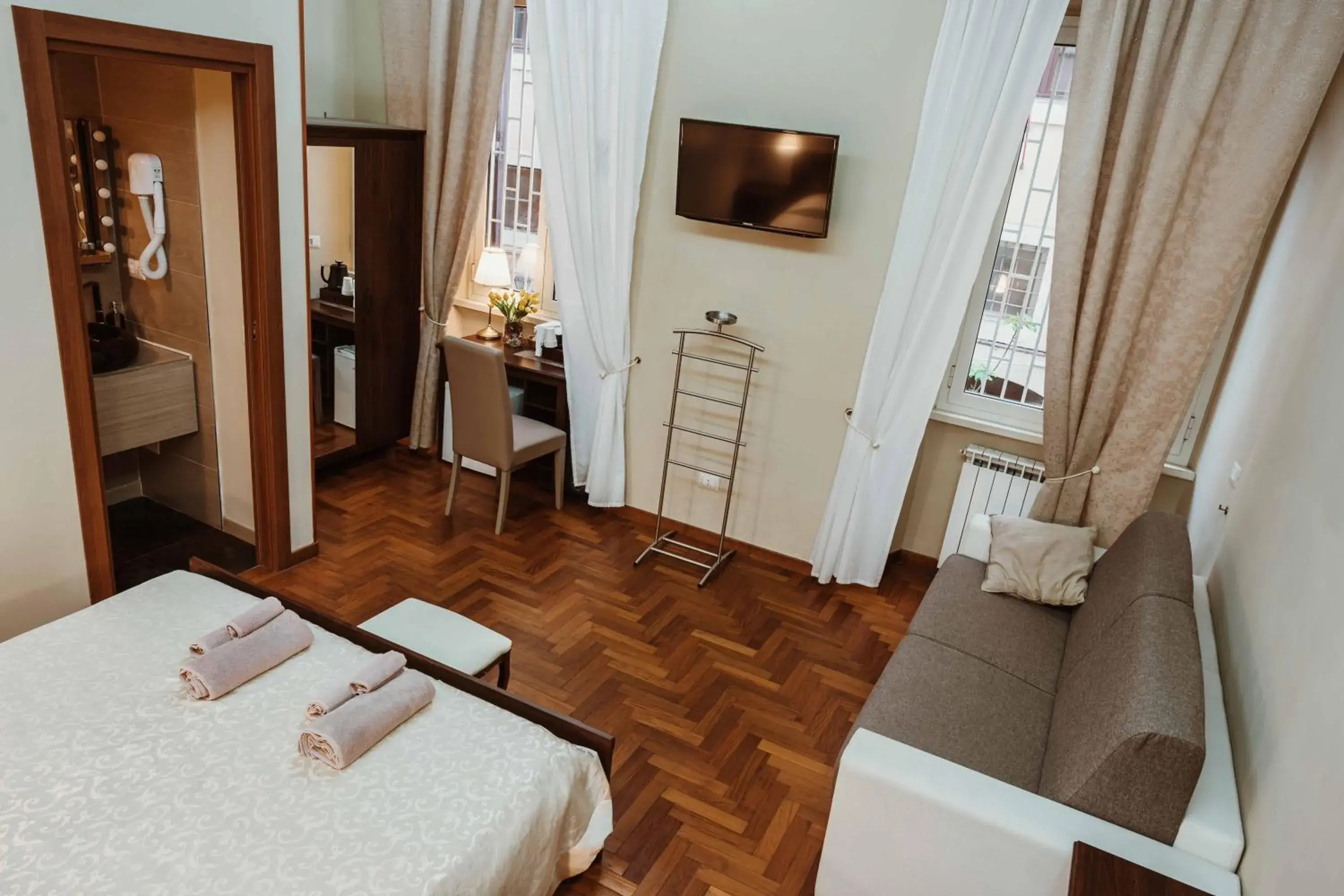 Large Double Room in Ronda St. Angelo Suites Large Double Room in Ronda St. Angelo Suites
