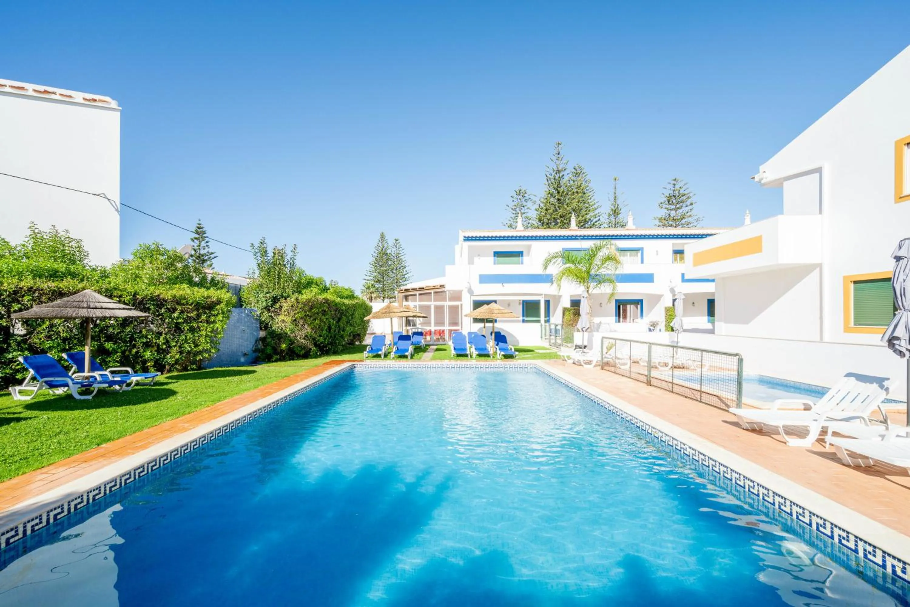 Swimming pool in Oasis Beach Apartments