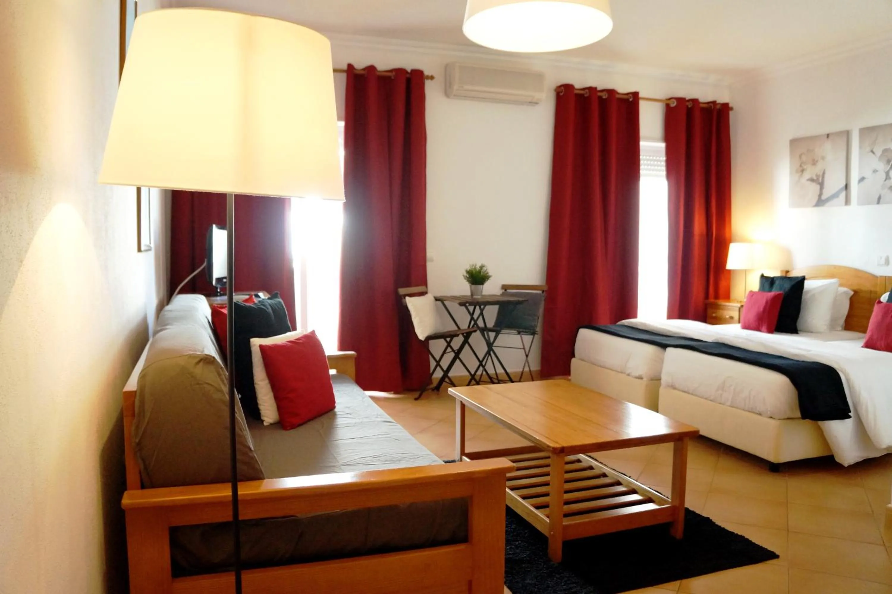 Decorative detail, Bed in Oasis Beach Apartments