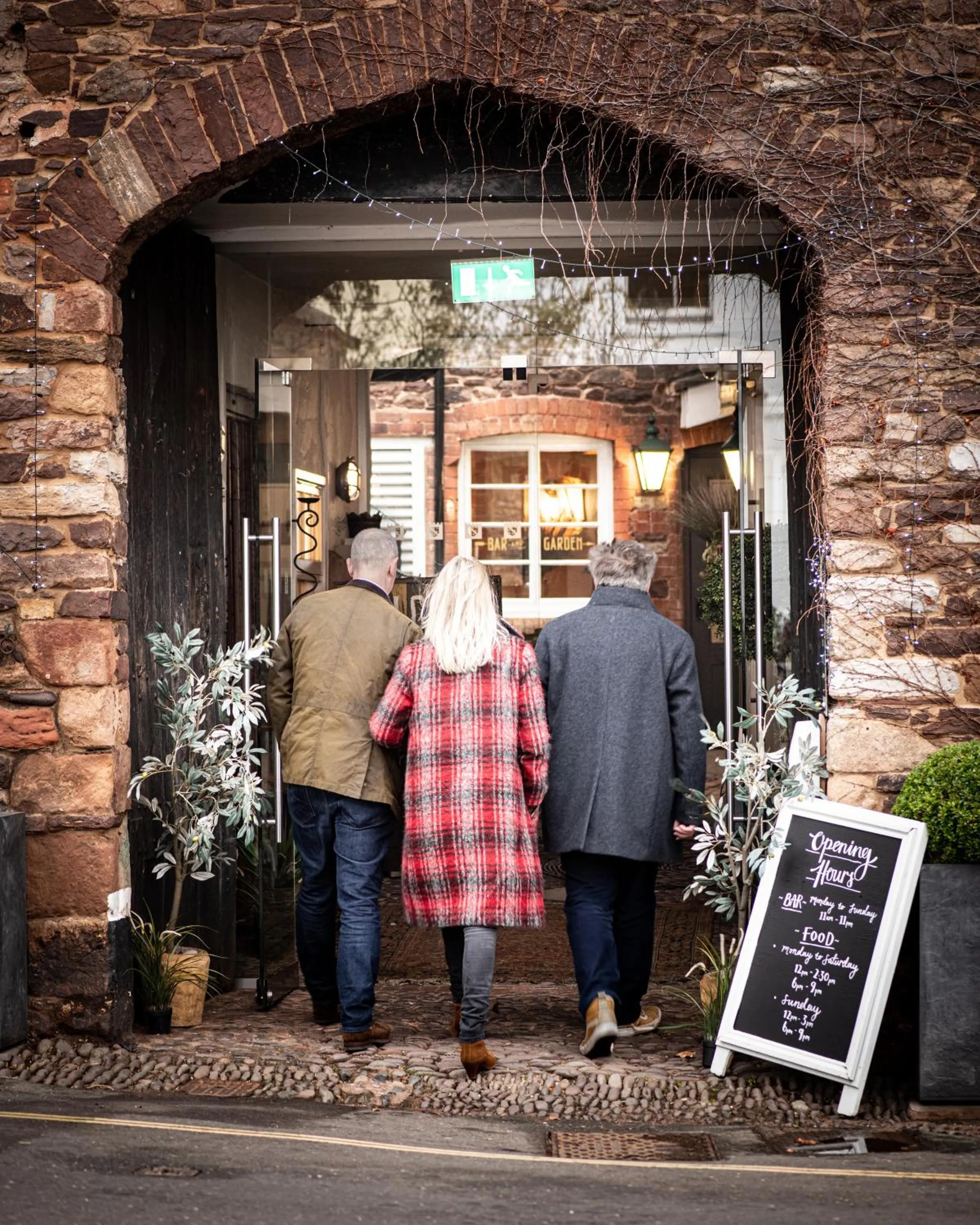 Facade/entrance in Luttrell Arms