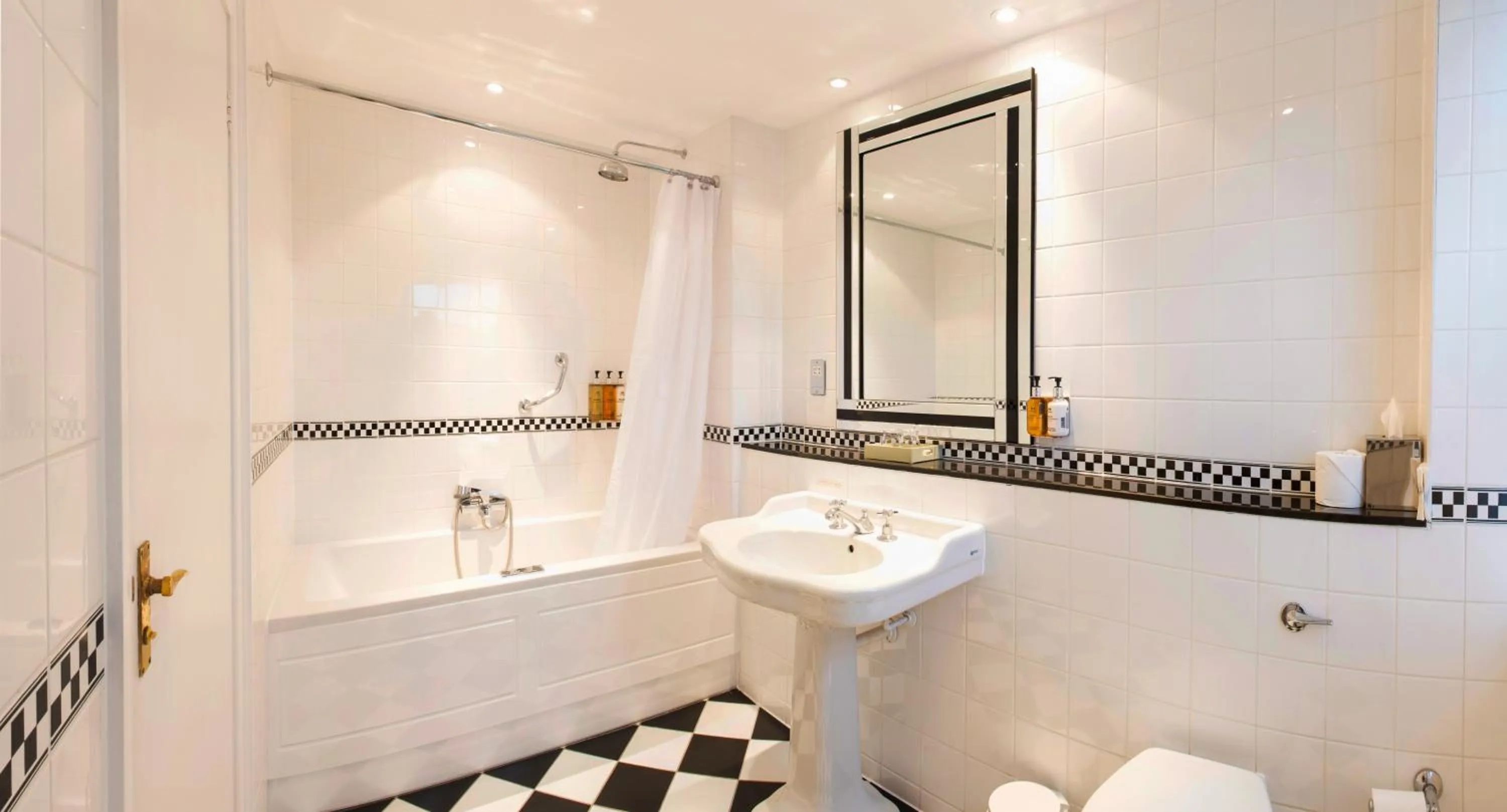 Bathroom in Luttrell Arms