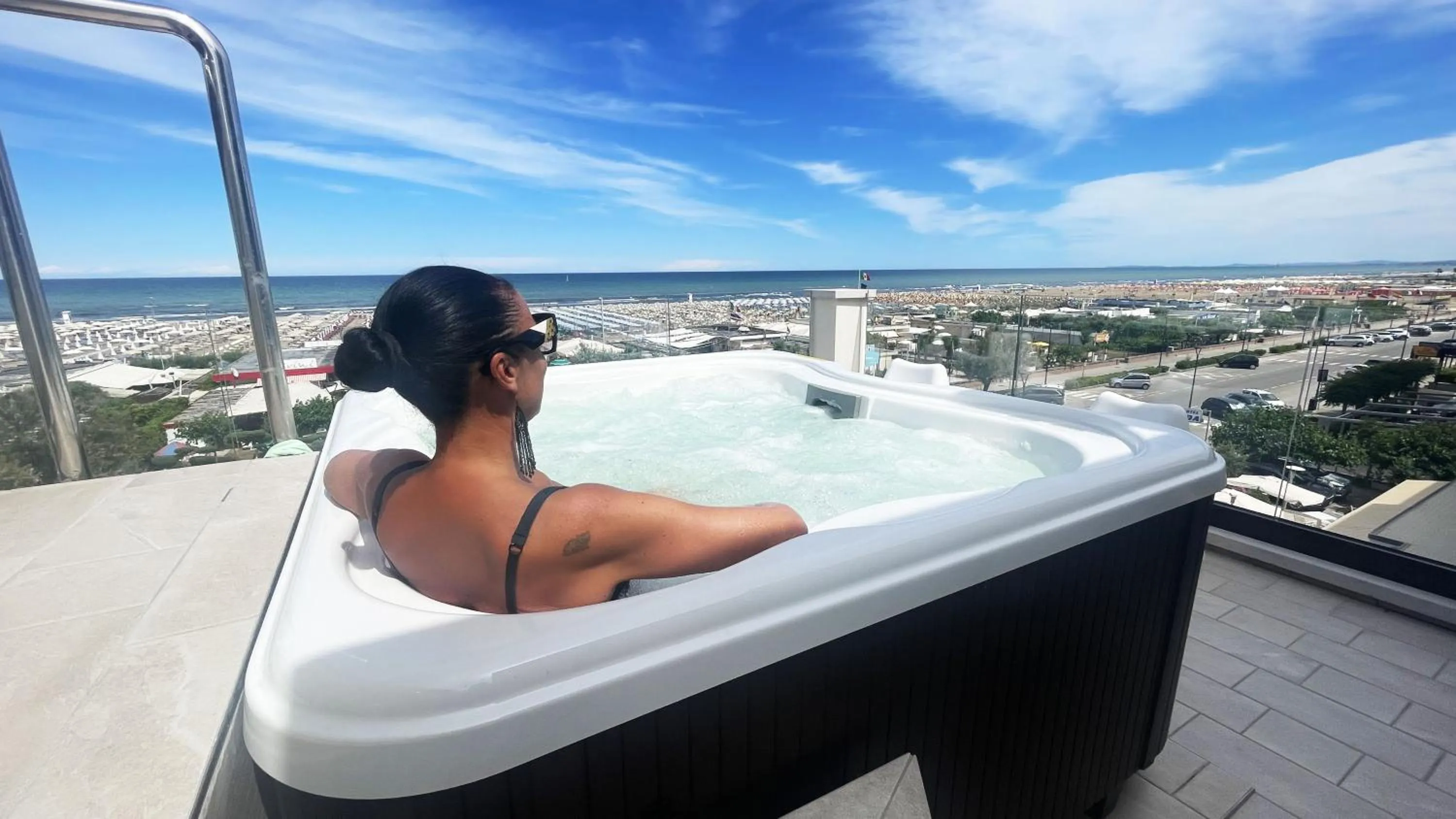 Hot Tub in Melody Hotel