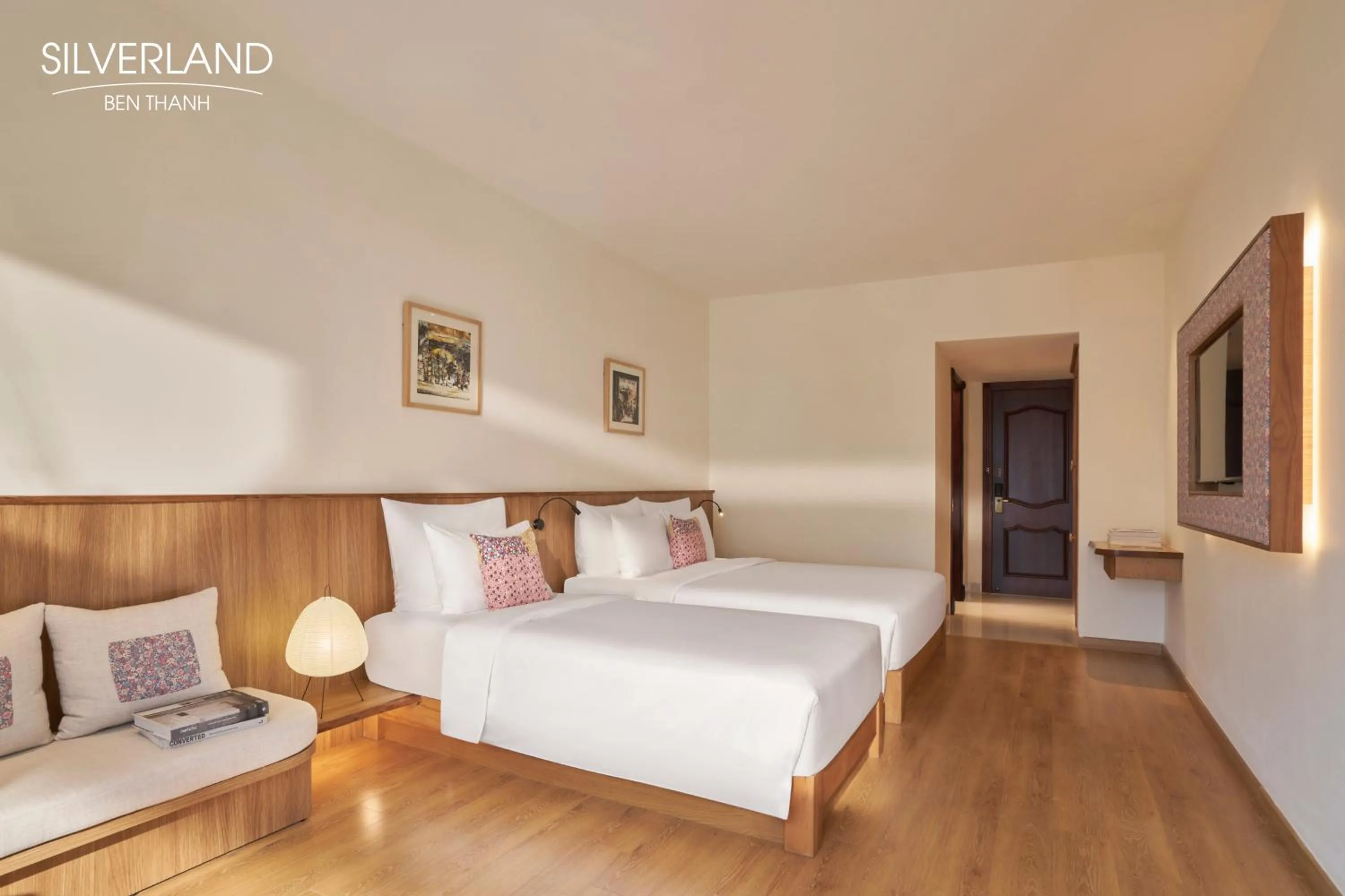 Photo of the whole room, Bed in Silverland Bến Thành